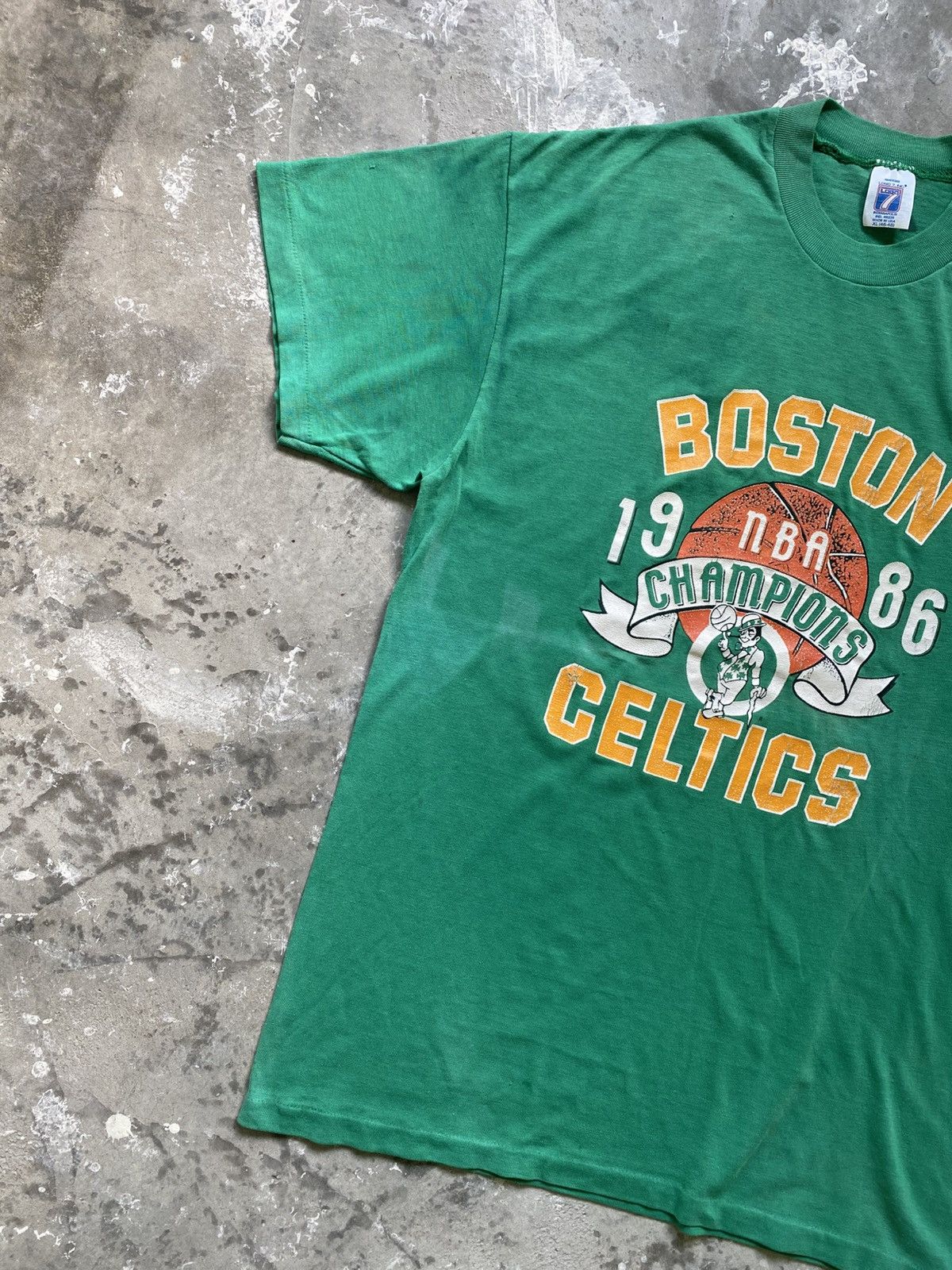 NBA Vintage 1986 Boston Celtics NBA Team Shirt Size US XL / EU 56 / 4 - 2 Thumbnail