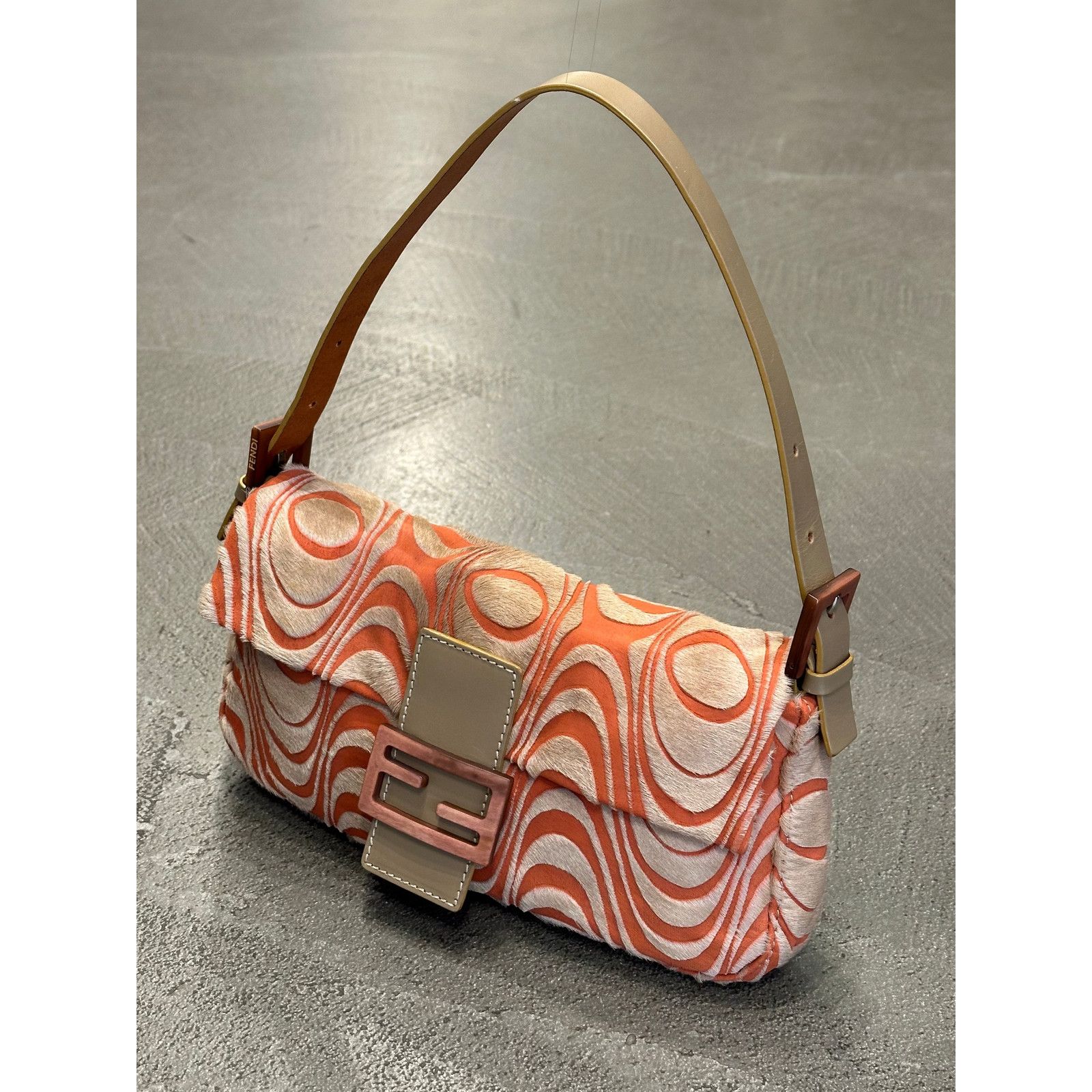 Fendi S/S2001 Fendi asymmetrical pony hair Baguette bag Size ONE SIZE - 2 Thumbnail