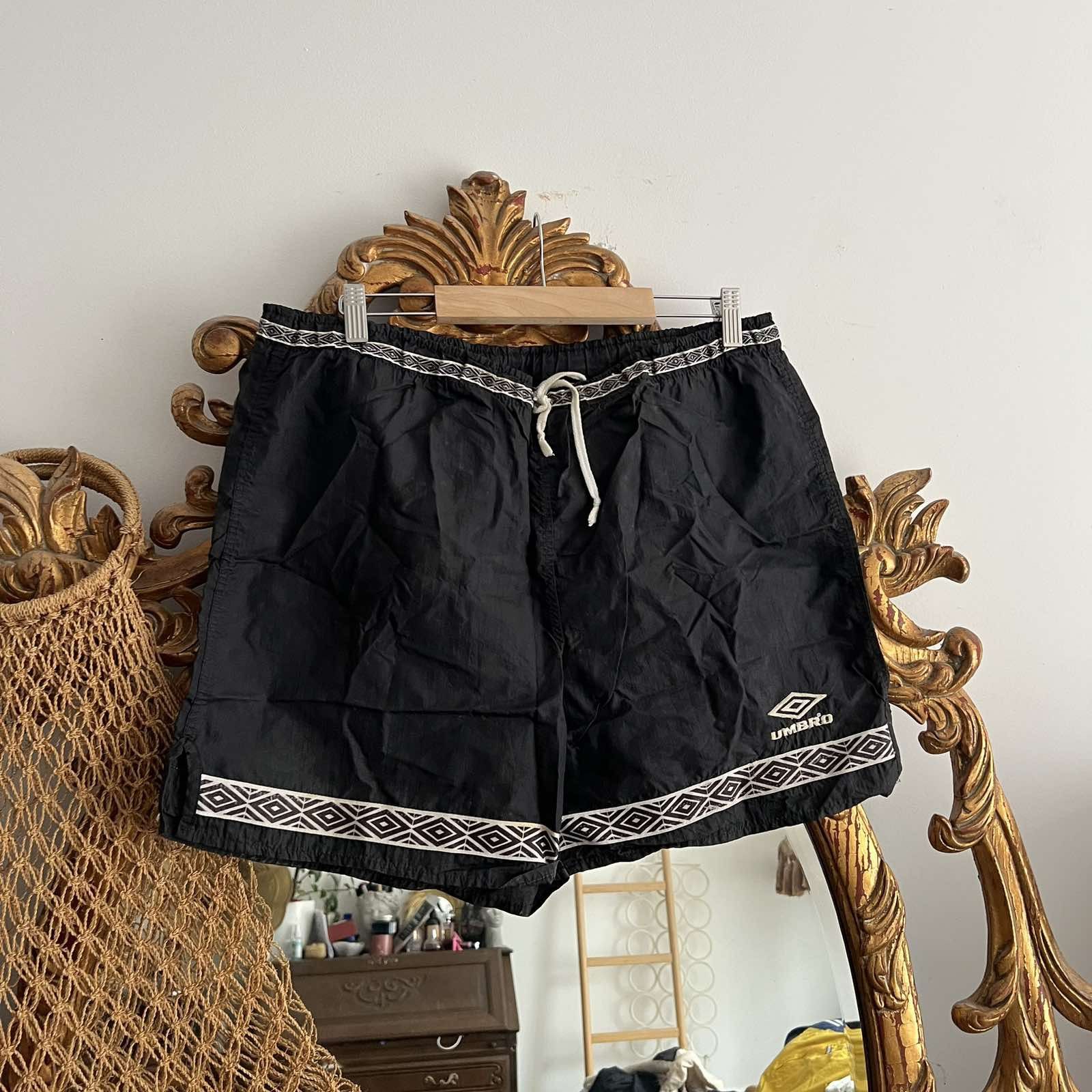 Vintage Vintage 90s Umbro Dark Black Nylon Shorts Size US 33 - 1 Thumbnail