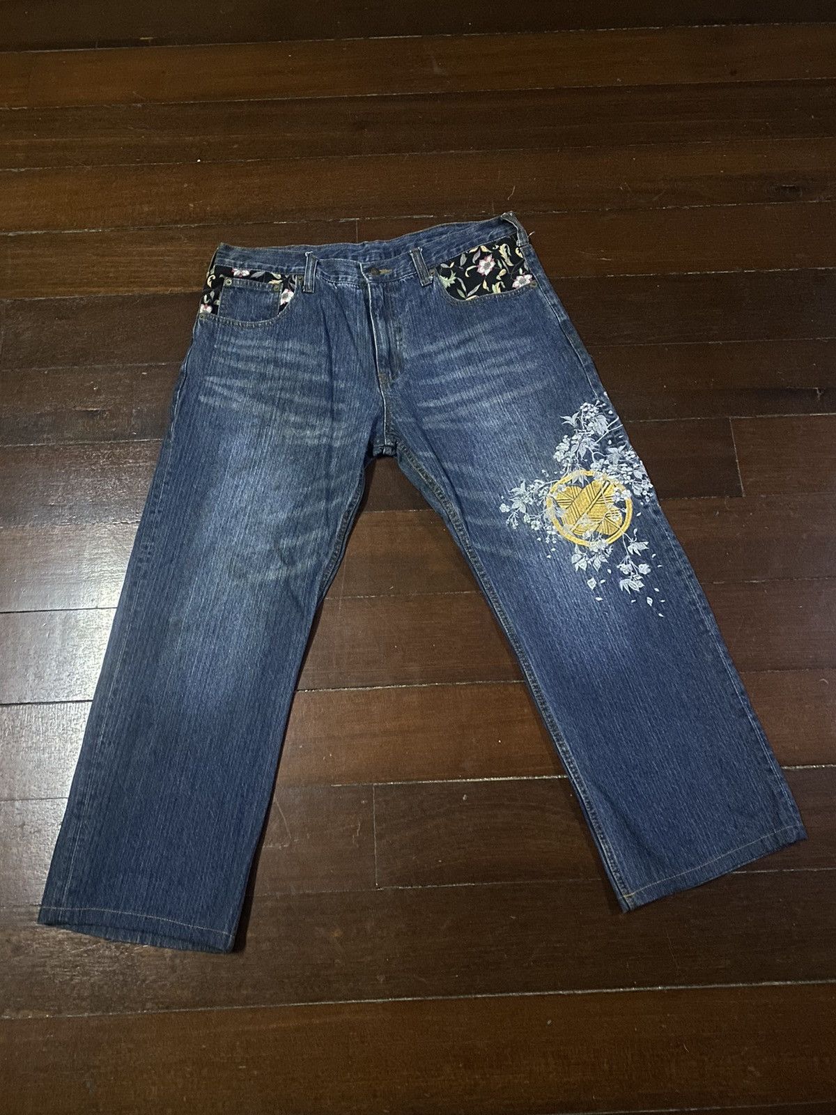 Japanese Brand Fire 🔥 Karakuri tamashi embroidered flower SUKARJAN JEANS Size US 37 - 1 Thumbnail
