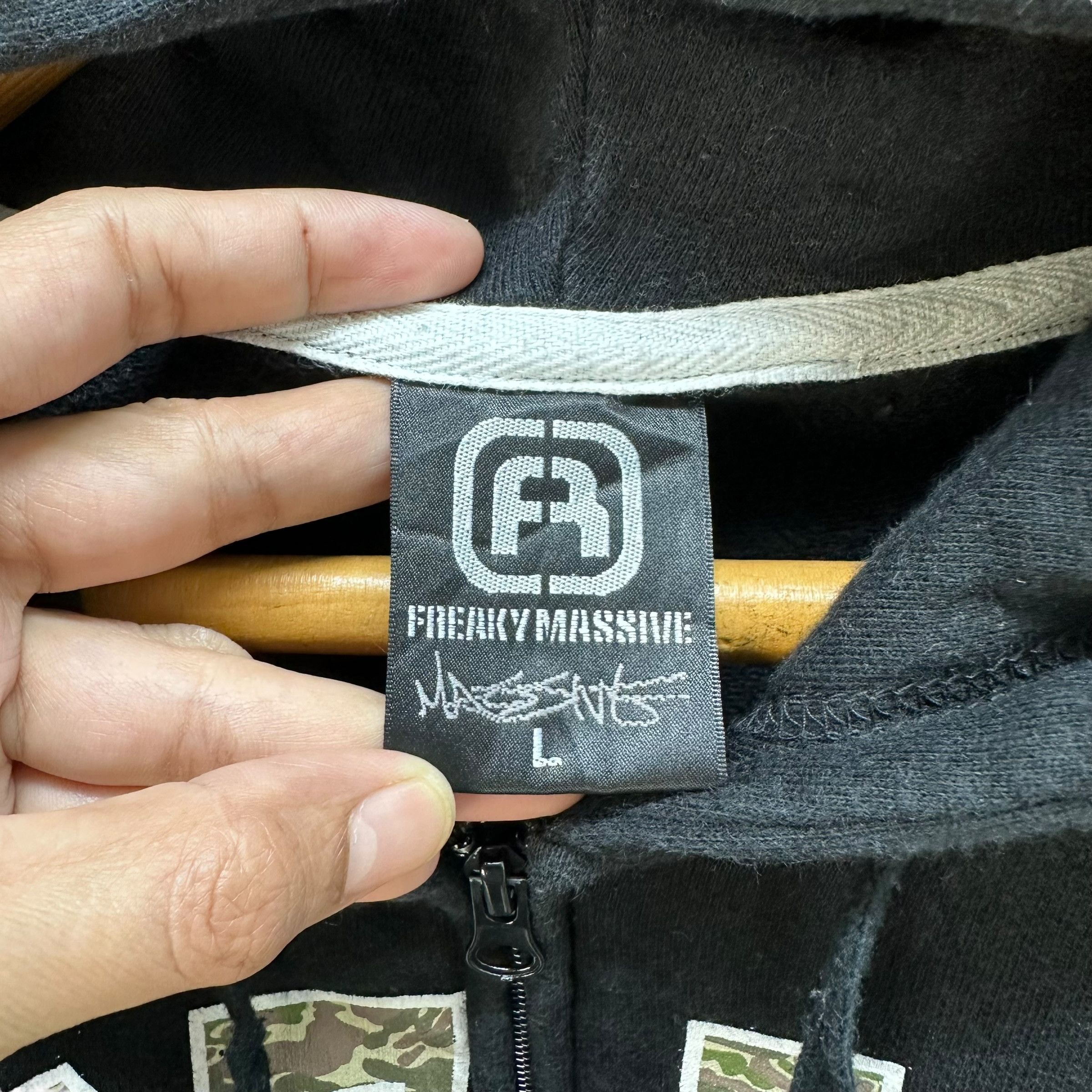 Japanese Brand FREAKY MASSIVE BIG LOGO ZIPPER HOODIES #9068-54 Size US L / EU 52-54 / 3 - 7 Thumbnail