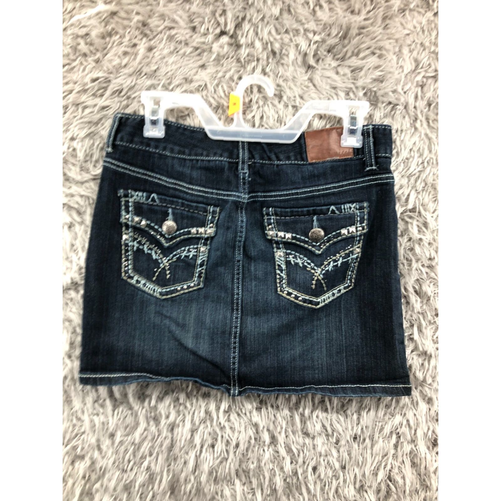 Vintage Maurices Skirt Juniors Size 5 Blue Denim Straight & Pencil Short All Seasons Cotton Blend Machine Washable Women VINTAGE? Wait no vintage = No. Size 27" / US 4 / IT 40 - 6 Thumbnail