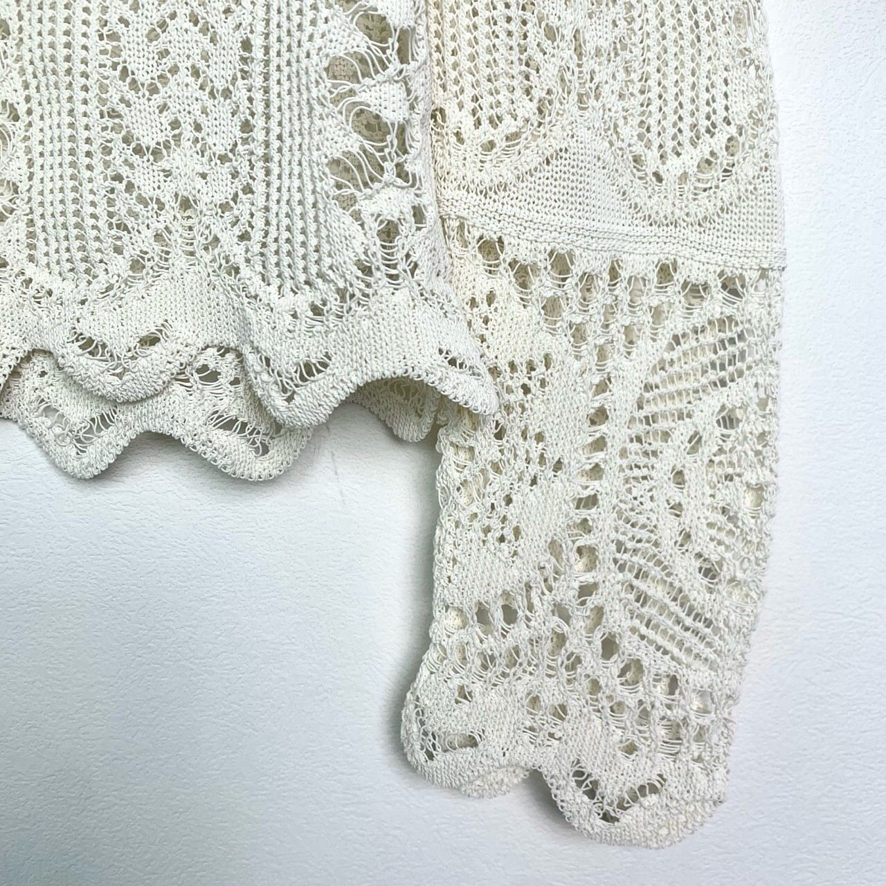 Alexander McQueen Alexander Mcqueen Ivory Lace Cutout Knit Button-Up Cardigan Size S / US 4 / IT 40 - 5 Thumbnail