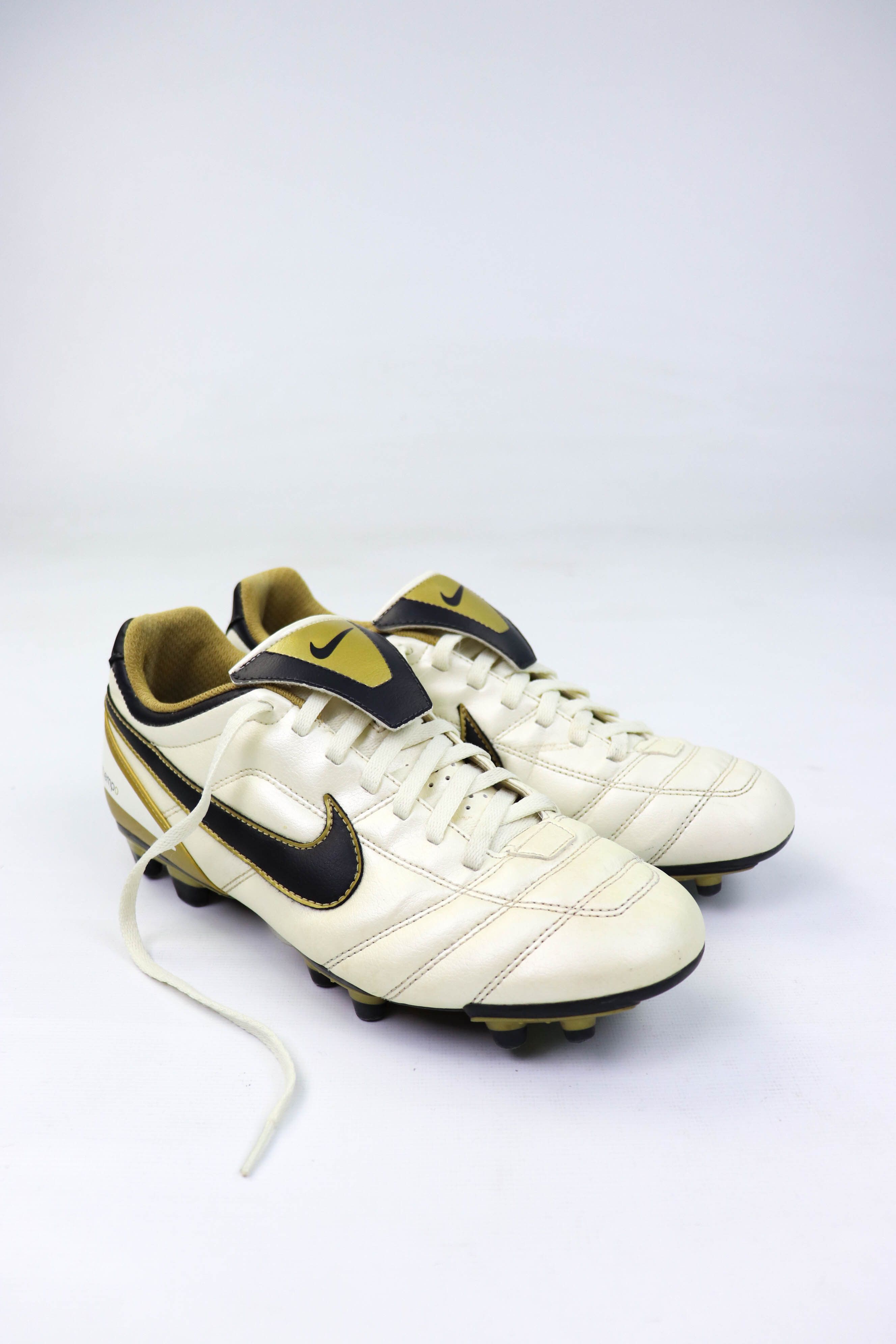 00s Vintage Nike Tiempo Natural II 2008 Creme Soccer Shoes