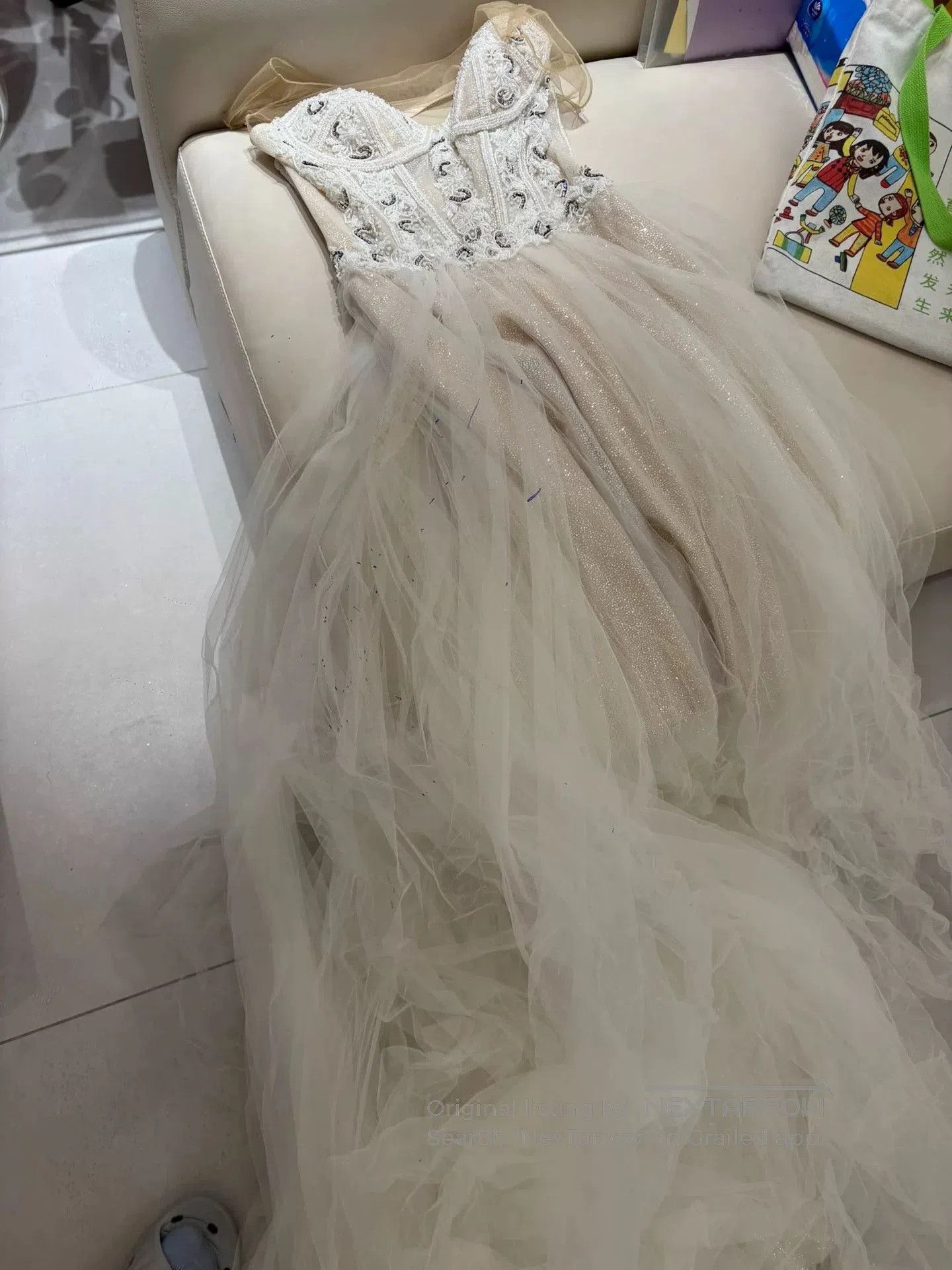 Japanese Brand Elegant Wedding Dress with Tulle Skirt. Size M / US 6-8 / IT 42-44 - 2 Thumbnail