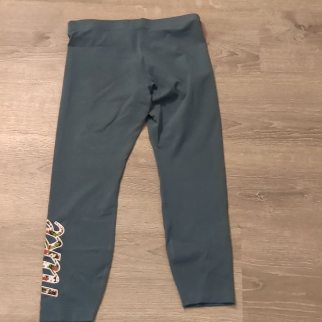 Nike Nike green floral capris size large Size 29" - 5 Thumbnail