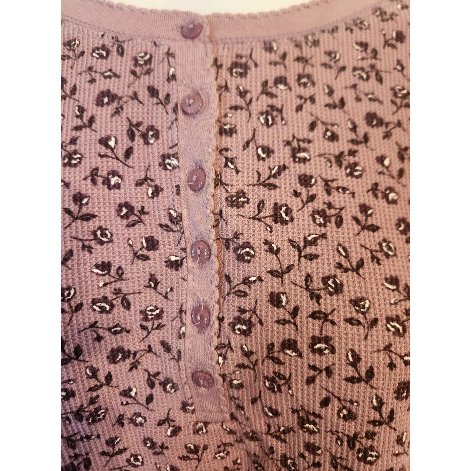 Essentials Essentials by Maggie Purple Floral Henley Waffle Knit Top Shirt 30/32 Plus Shirt Purple Floral Henley Waffle Knit Top Mens Womens Girls Boys Size 4XL / US 24-26 - 2 Thumbnail