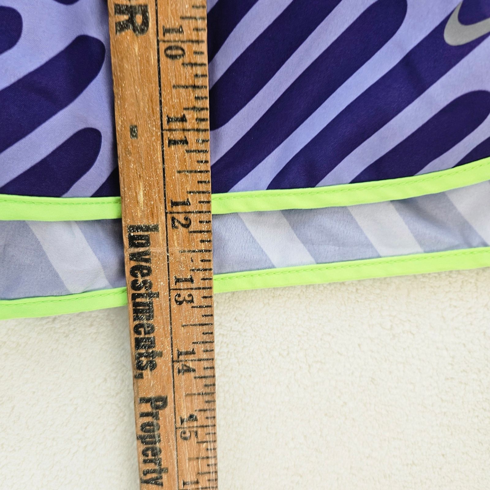 Nike NIKE WOMEN'S LARGE DRI-FIT RUNNING SHORTS PURPLE STRIPES Size 32" / US 10 / IT 46 - 4 Thumbnail