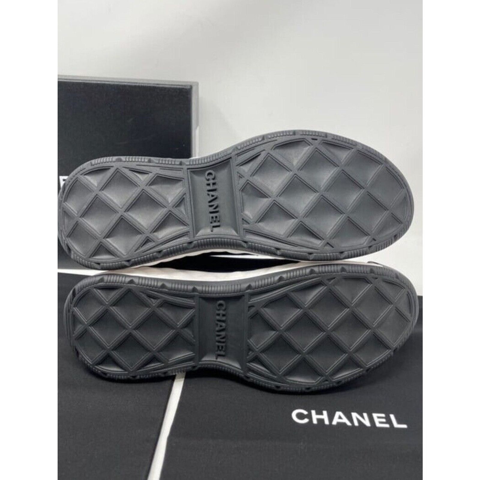 Chanel Chanel Velvet Calfskin & Mixed Fibers Sneaker Black 39.5 NIB Size US 8.5 / IT 38.5 - 8 Thumbnail