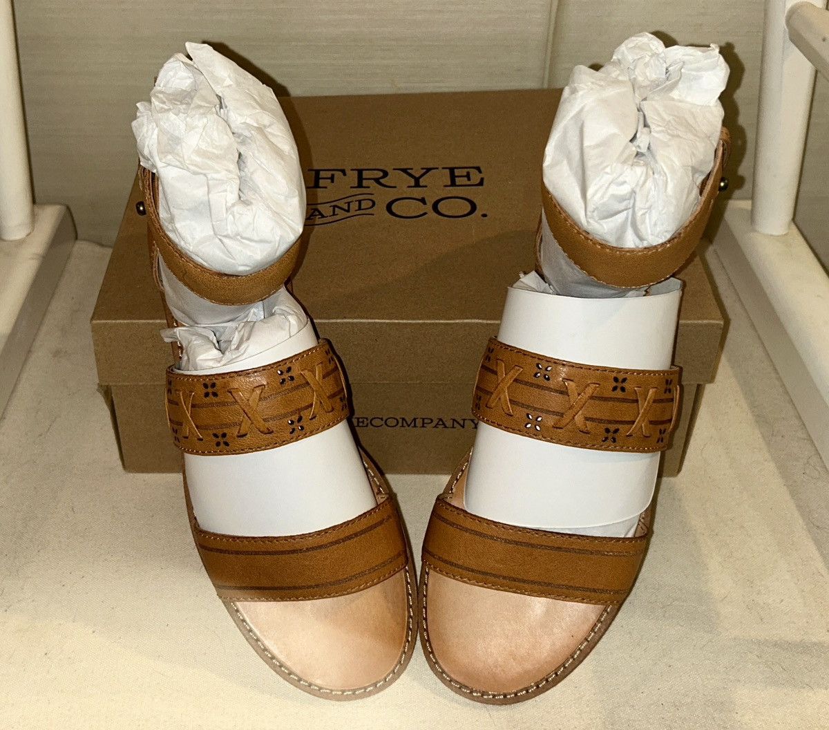 Frye Frye & Co “Evie” Leather Whipstitch Sandal Size 9 Size US 9 / IT 39 - 5 Thumbnail