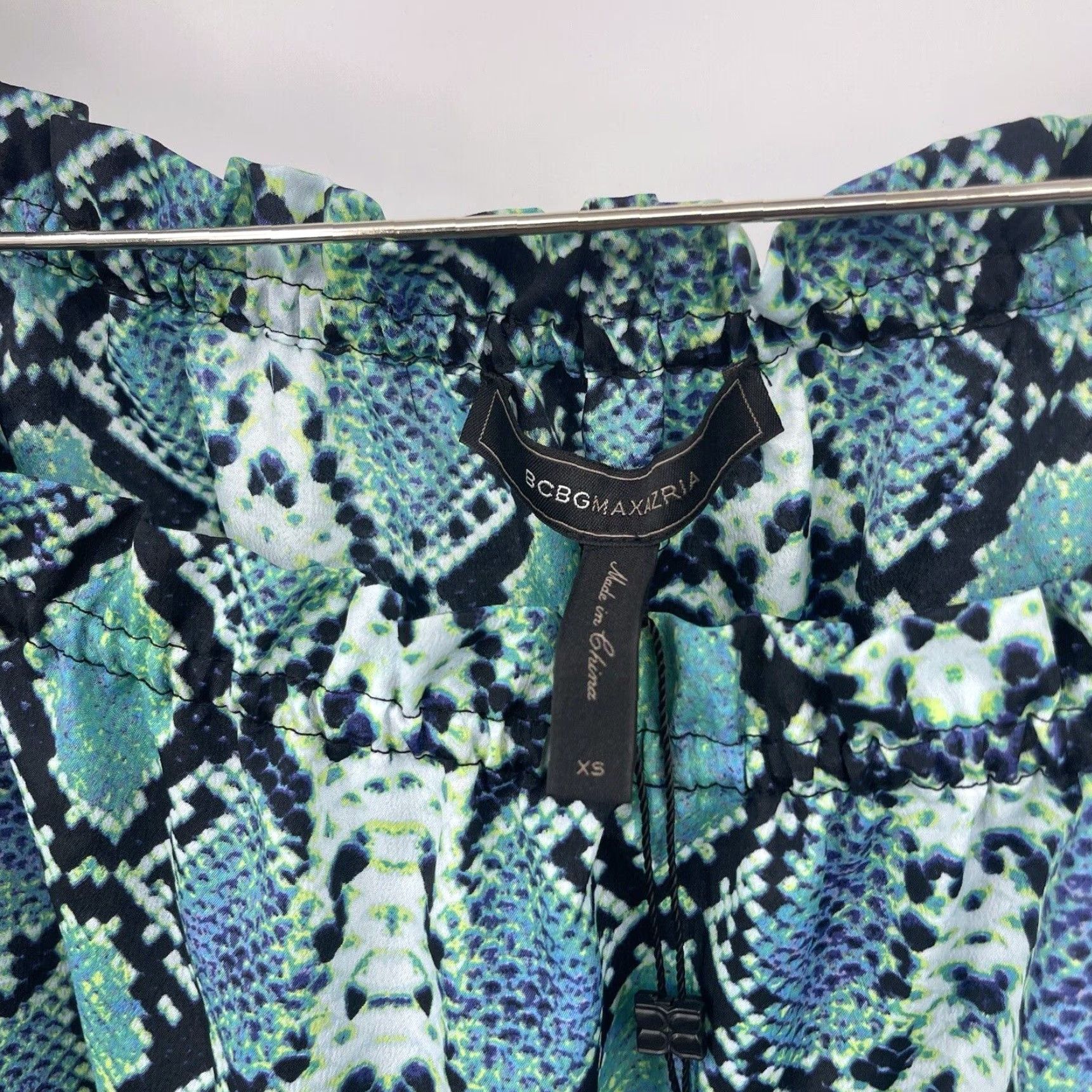 Bcbgmaxazria BCBG MAXAZRIA Orpha Blouse Womens XS Reptile Print Off The Shoulder Luxury Size XS / US 0-2 / IT 36-38 - 7 Thumbnail