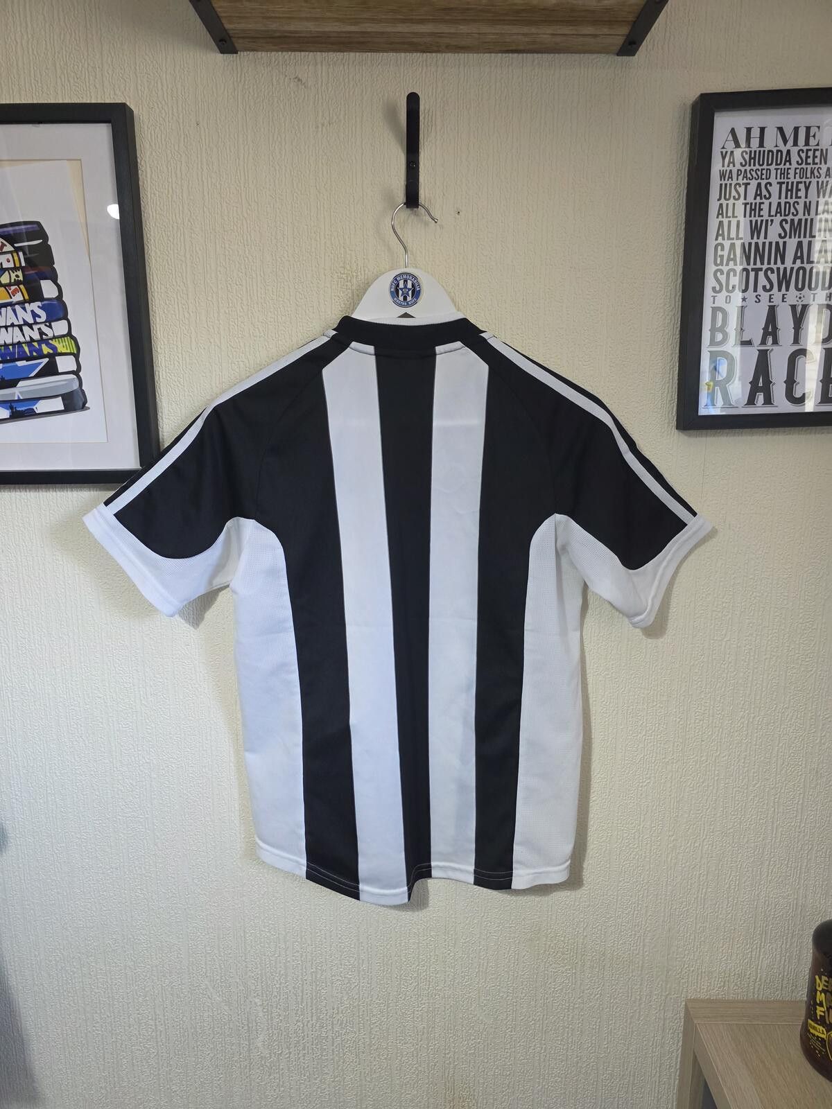Other Newcastle United 2001/03 Adidas Home Shirt - Youths Size US XS / EU 42 / 0 - 5 Thumbnail