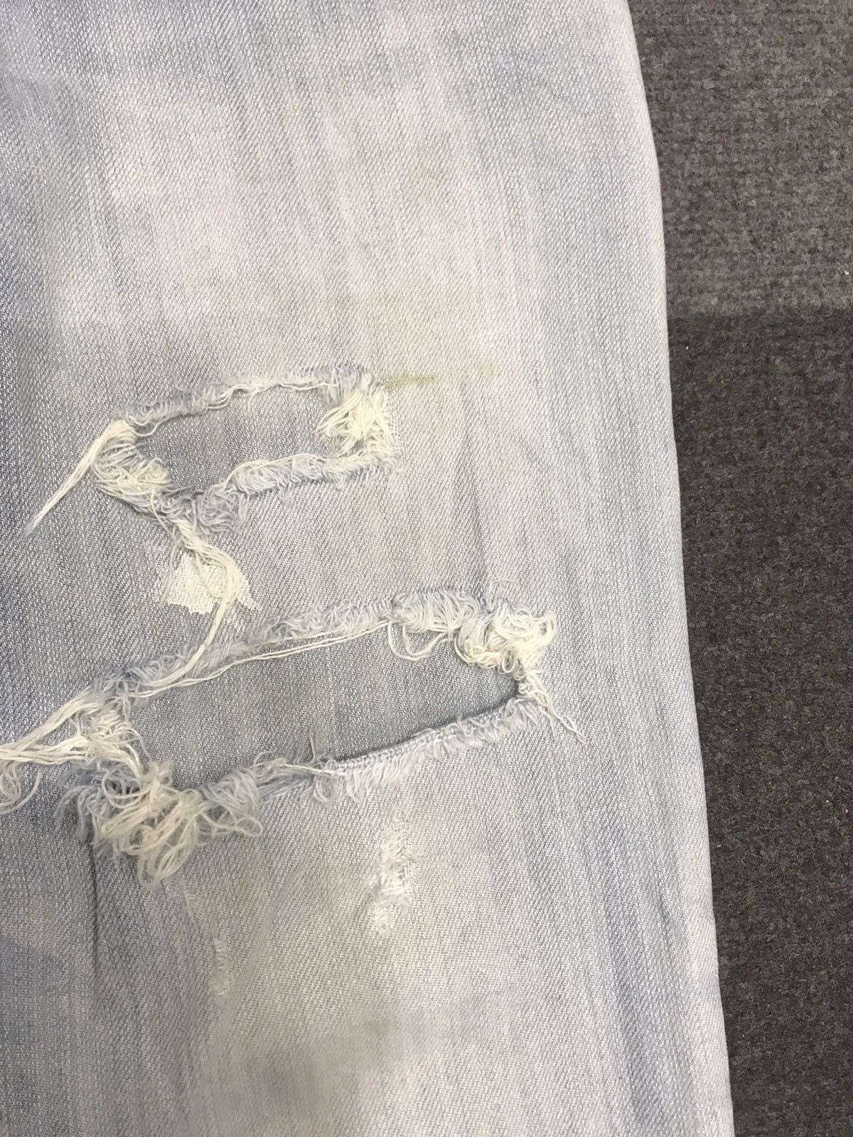 Japanese Brand 💥DESIGNER💥 PLAGPLAG Light Wash Skinny Distresed Denim F219 Size US 30 / EU 46 - 11 Thumbnail