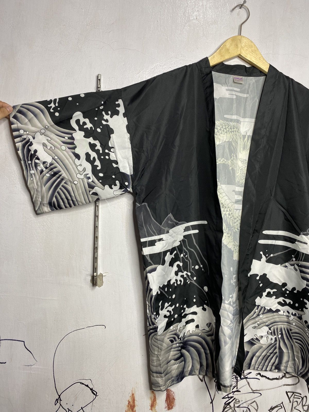 Japanese Brand Anhelon robe with dragon motif, smooth material Size US XL / EU 56 / 4 - 4 Thumbnail