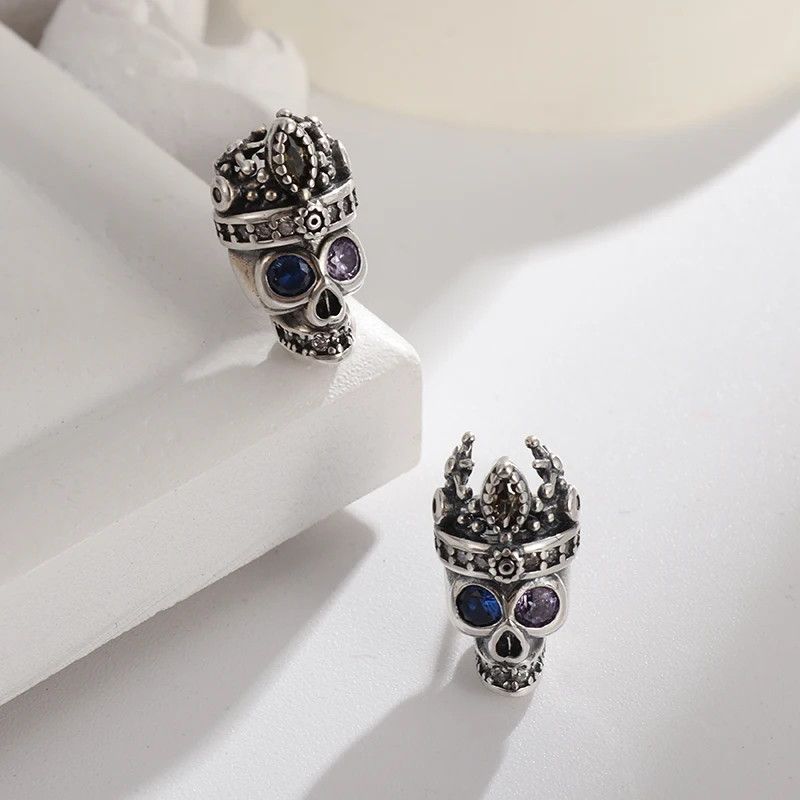 Jewelry × Vintage Gothic Skull Crown Earrings Size ONE SIZE - 1 Thumbnail