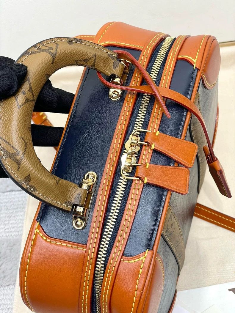 Louis Vuitton Louis Vuitton Show style presbyopic color-matching carryin Size ONE SIZE - 4 Thumbnail