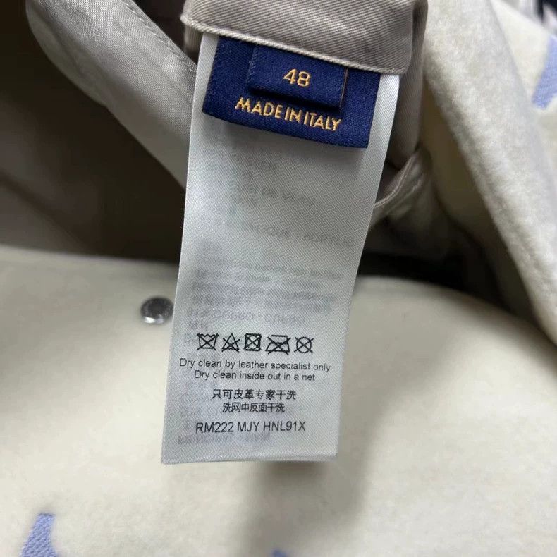 Louis Vuitton Louis Vuitton White Bugs Bunny leather embroidered logo bas Size US M / EU 48-50 / 2 - 3 Thumbnail
