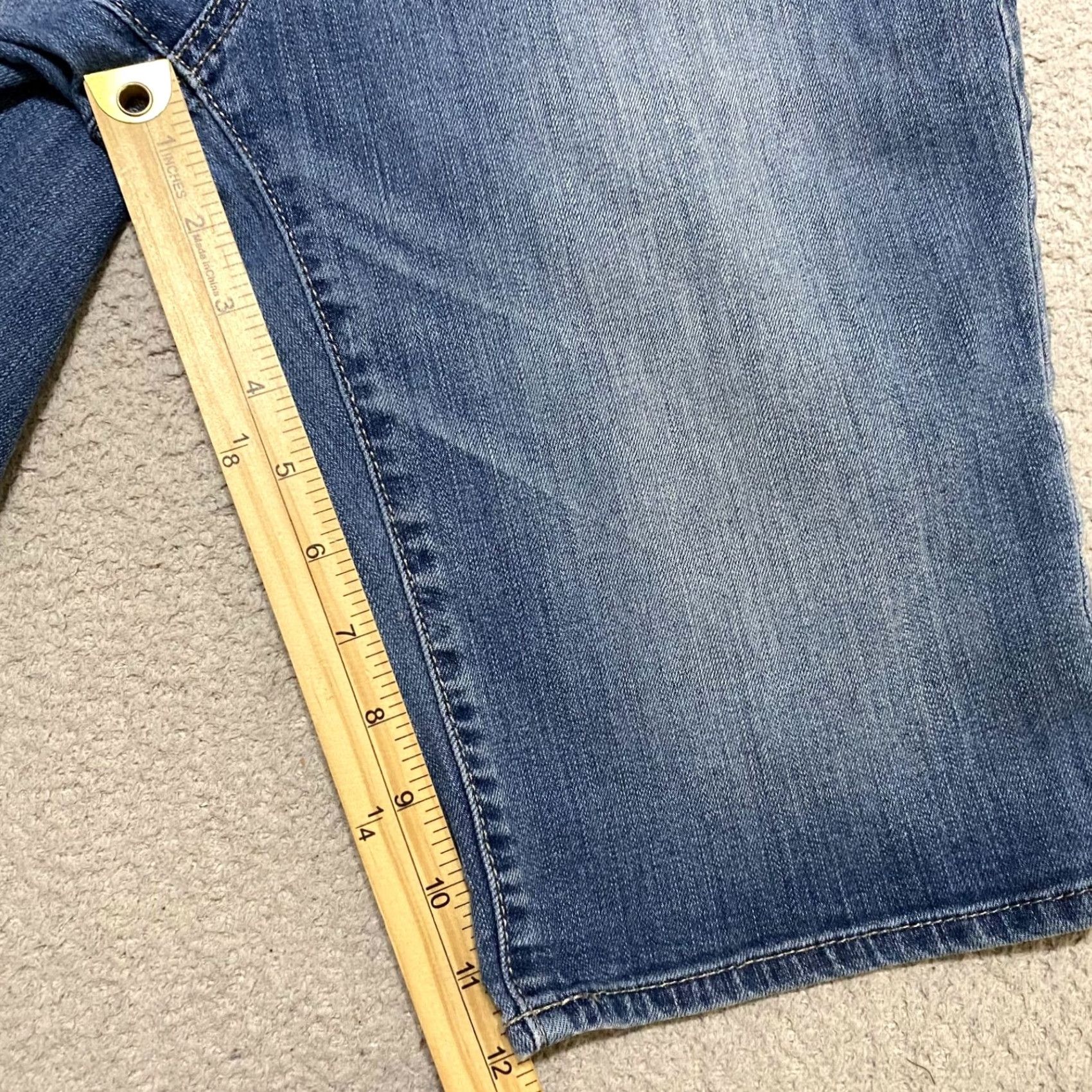 Apt. 9 Apt. 9 Womens 8 Bermuda Shorts Blue Denim Inseam 12" Mid Rise Distressed 5-Pocket Denim Bermuda Womens Size 8 Blue Modern Casual Shorts Womens Size 30" / US 8 / IT 44 - 5 Thumbnail