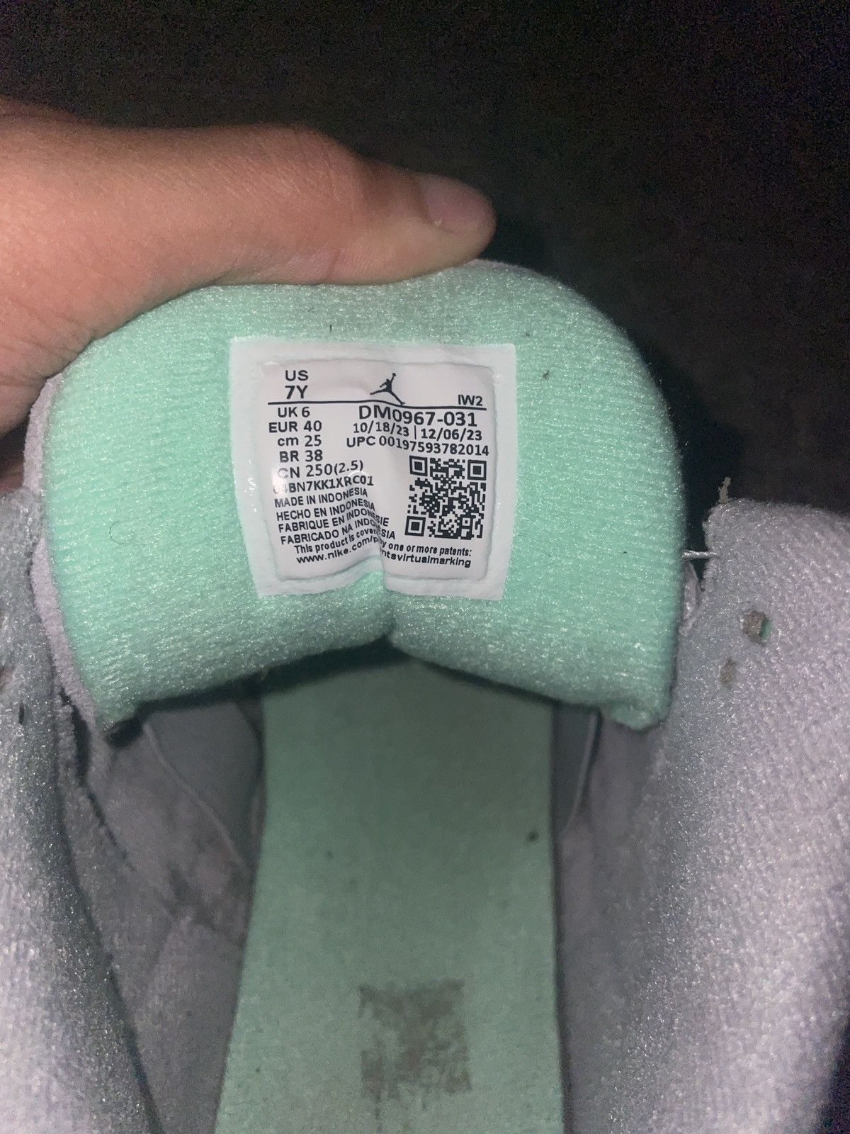 Jordan Brand Jordan 3 “ Green Glow” Size US 7 / EU 40 - 5 Thumbnail