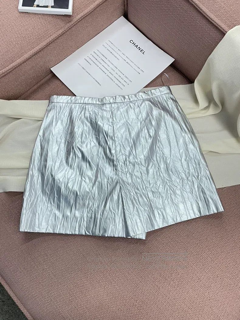 Chanel Chanel Silver shiny shorts Size 25" / US 0 / IT 36 - 4 Thumbnail