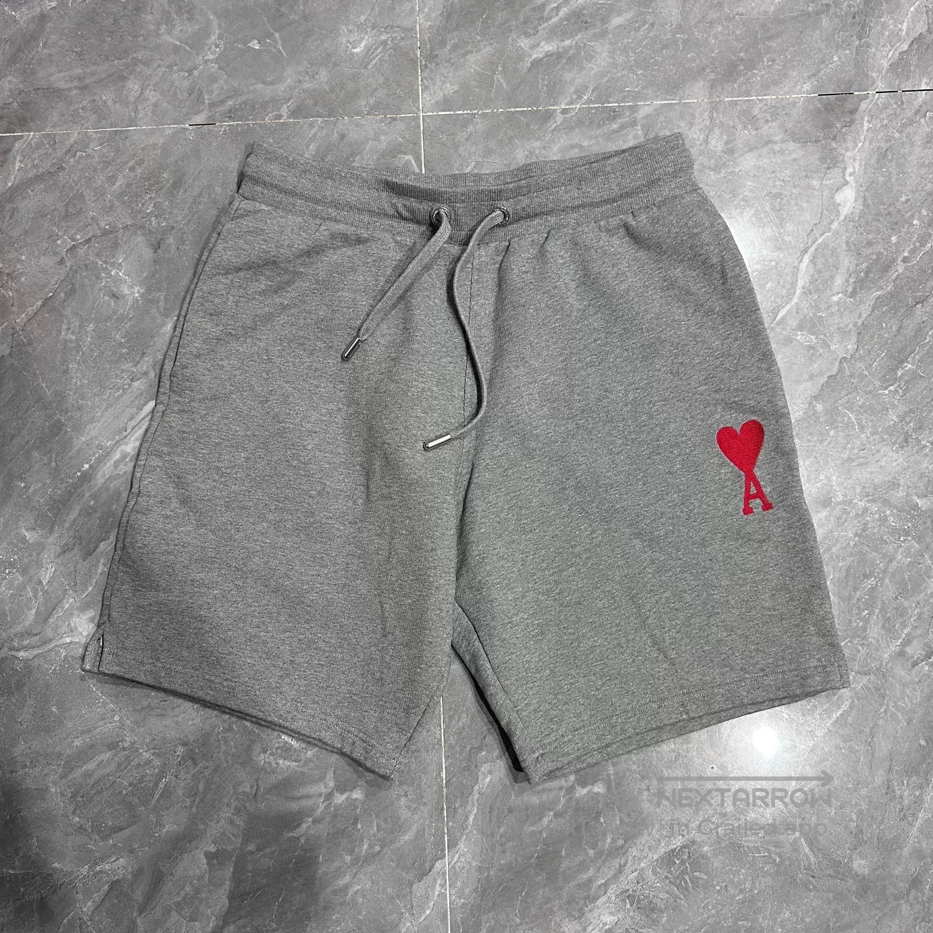 AMI AMI PARIS Gray Heart Embroidered Shorts. Size US 30 / EU 46 - 1 Thumbnail