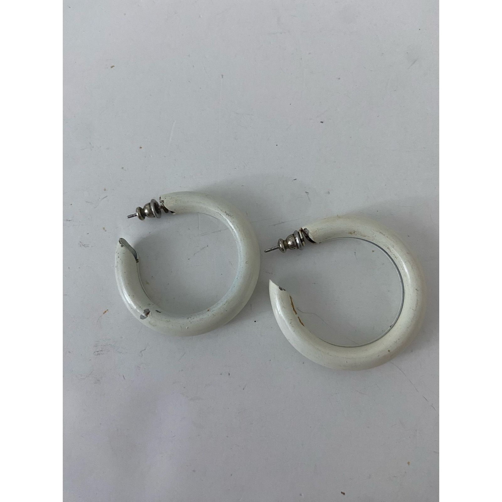 Vintage white hoop earrings Size ONE SIZE - 1 Thumbnail