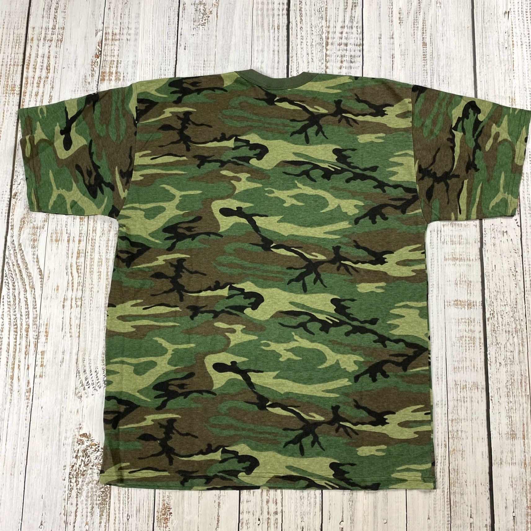 Vintage VINTAGE 1980s UNISEX XL CAMO T-SHIRT WOODLAND SKATE PUNK GRUNGE Army Print Size US XL / EU 56 / 4 - 3 Thumbnail