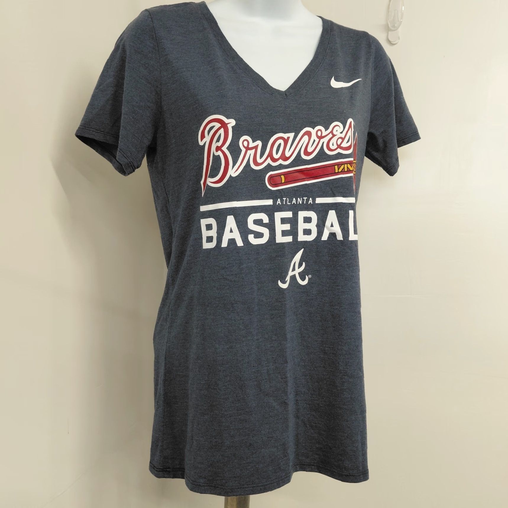 Nike Nike T-Shirt Women Athletic Cut V-Neck Short Sleeve Gray Atlanta Braves Size S Size S / US 4 / IT 40 - 3 Thumbnail