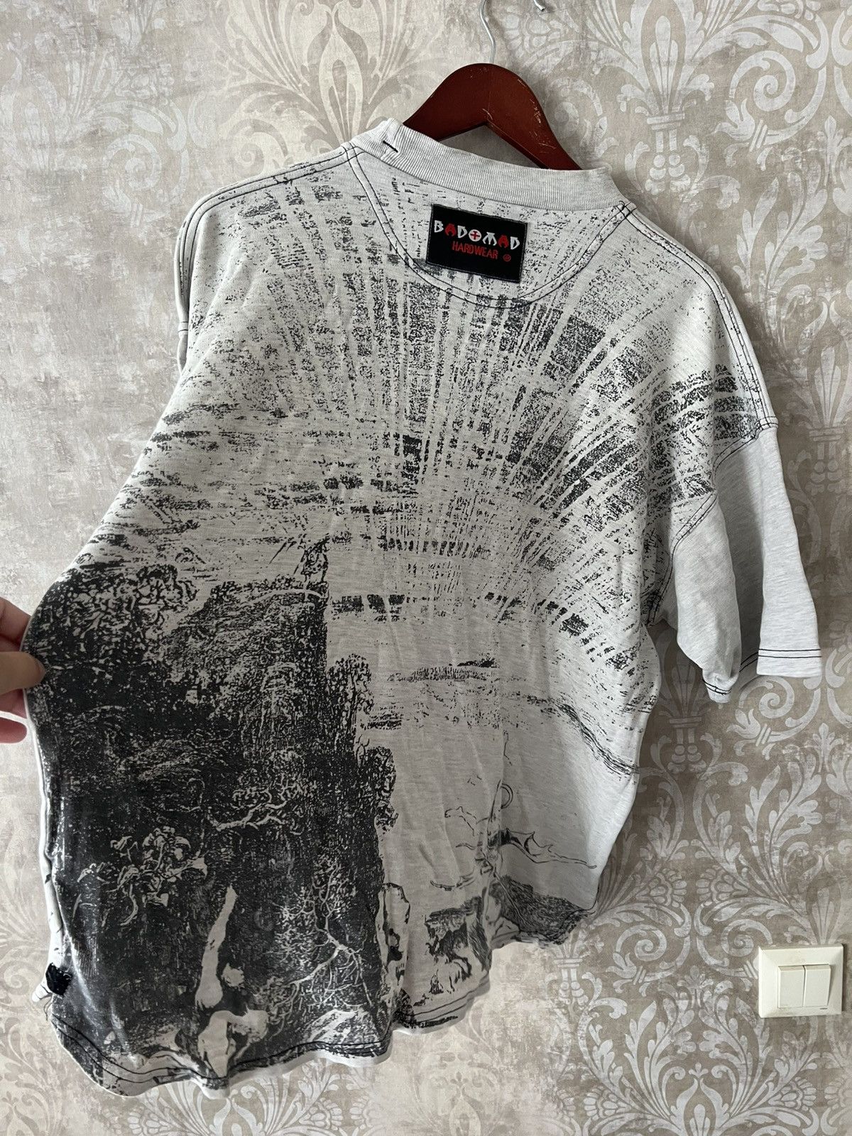 Vintage Vintage Y2K Bad+Mad Hardware Oversized Tee – Gothic Graphic Size US L / EU 52-54 / 3 - 9 Thumbnail