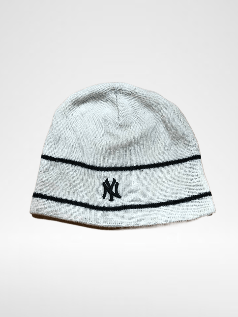 New York Yankees Streetwear White Print Striped Hat Logo New York Yankees Size ONE SIZE - 1 Thumbnail