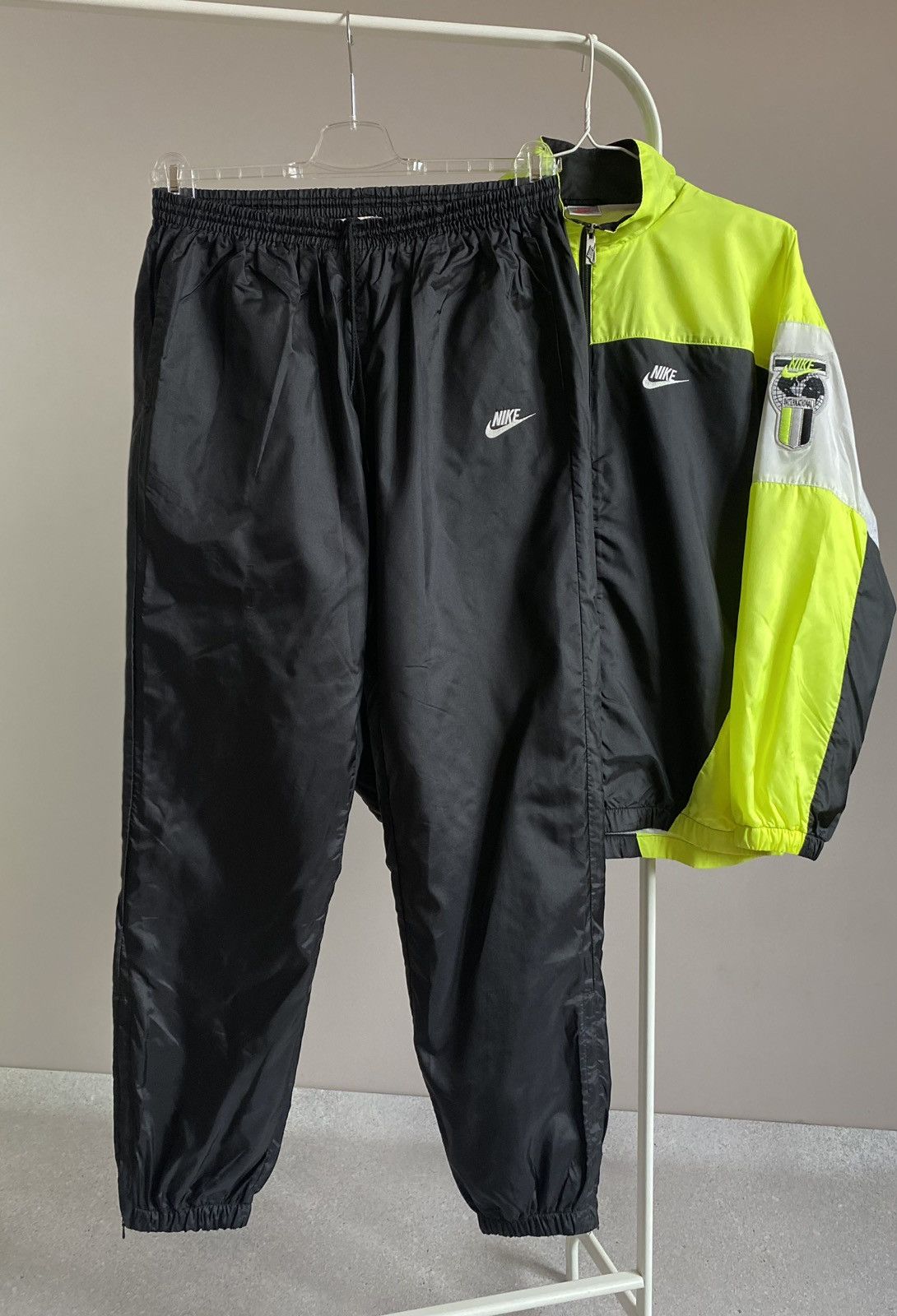 Nike M Vintage Nike International Nylon Tracksuit Jacket Pants 90 Size 48R - 12 Thumbnail