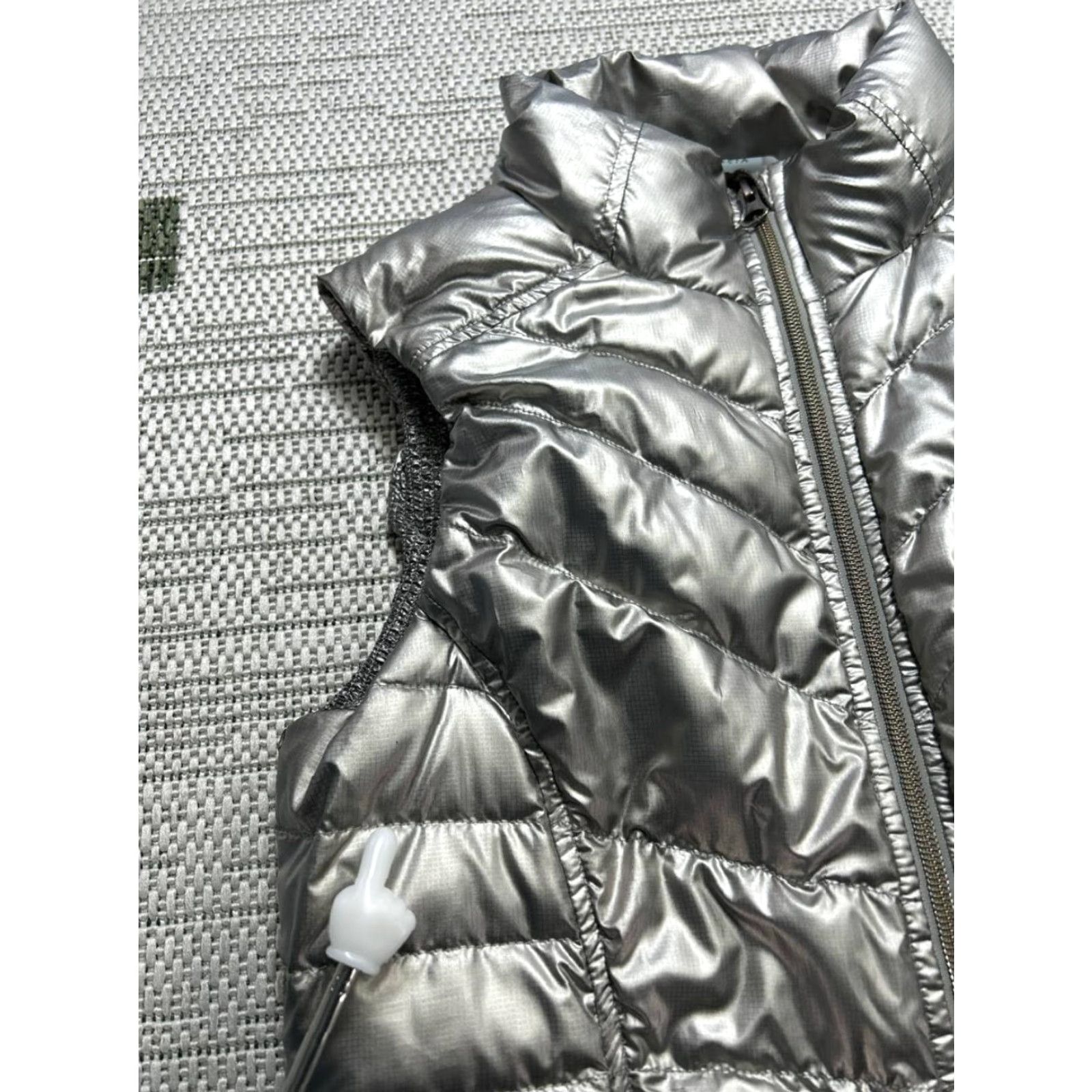 Athleta Athleta Vest Womens Small Silver Down Insulated Full Zip Puffer Shirt Womens Short Sleeve? Size S / US 4 / IT 40 - 7 Thumbnail