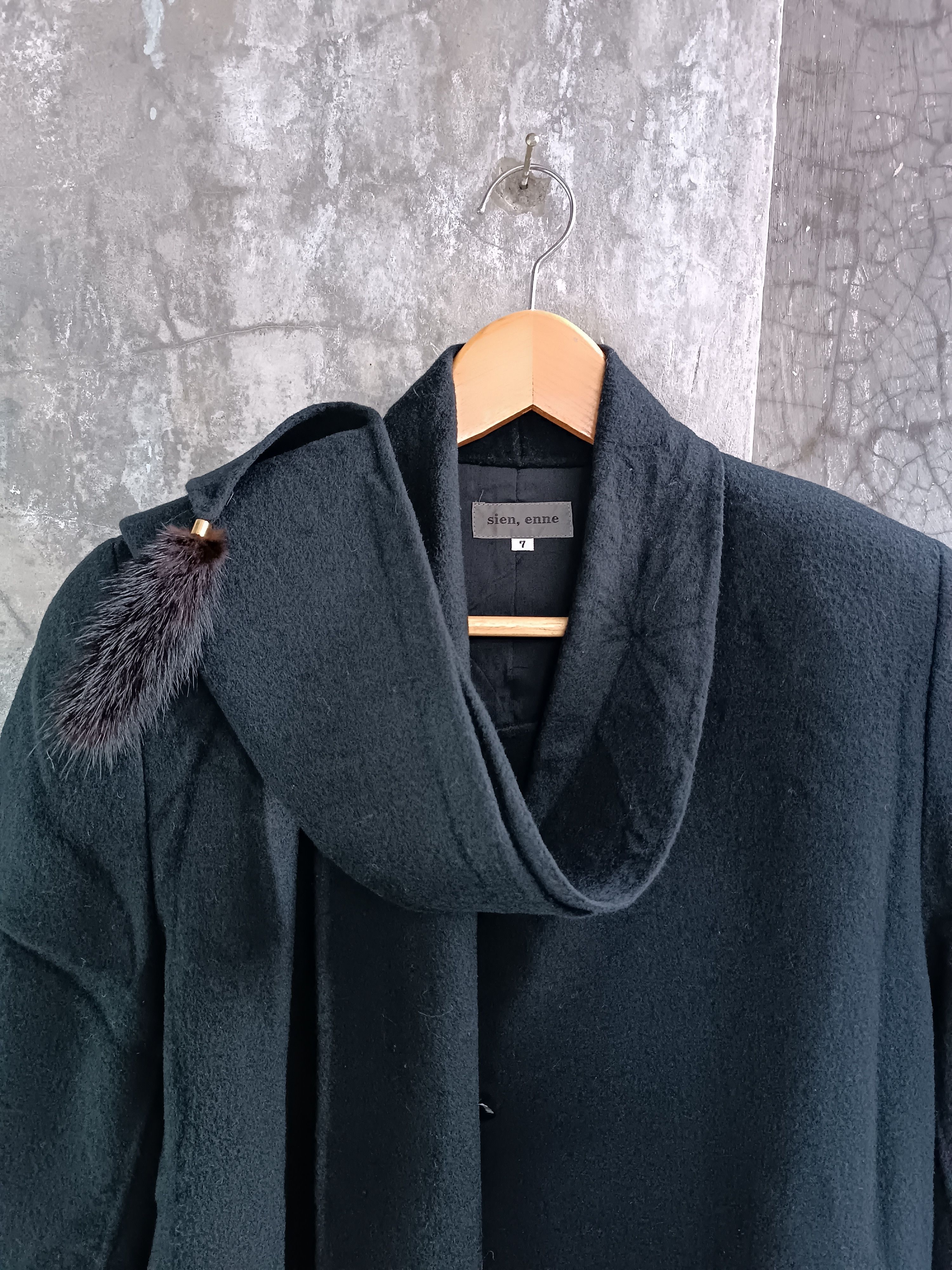 Japanese Brand SIEN, ENNE BLACK WOOL BLAZER WITH UNIQUE FUR SCARF Size M / US 6-8 / IT 42-44 - 4 Thumbnail