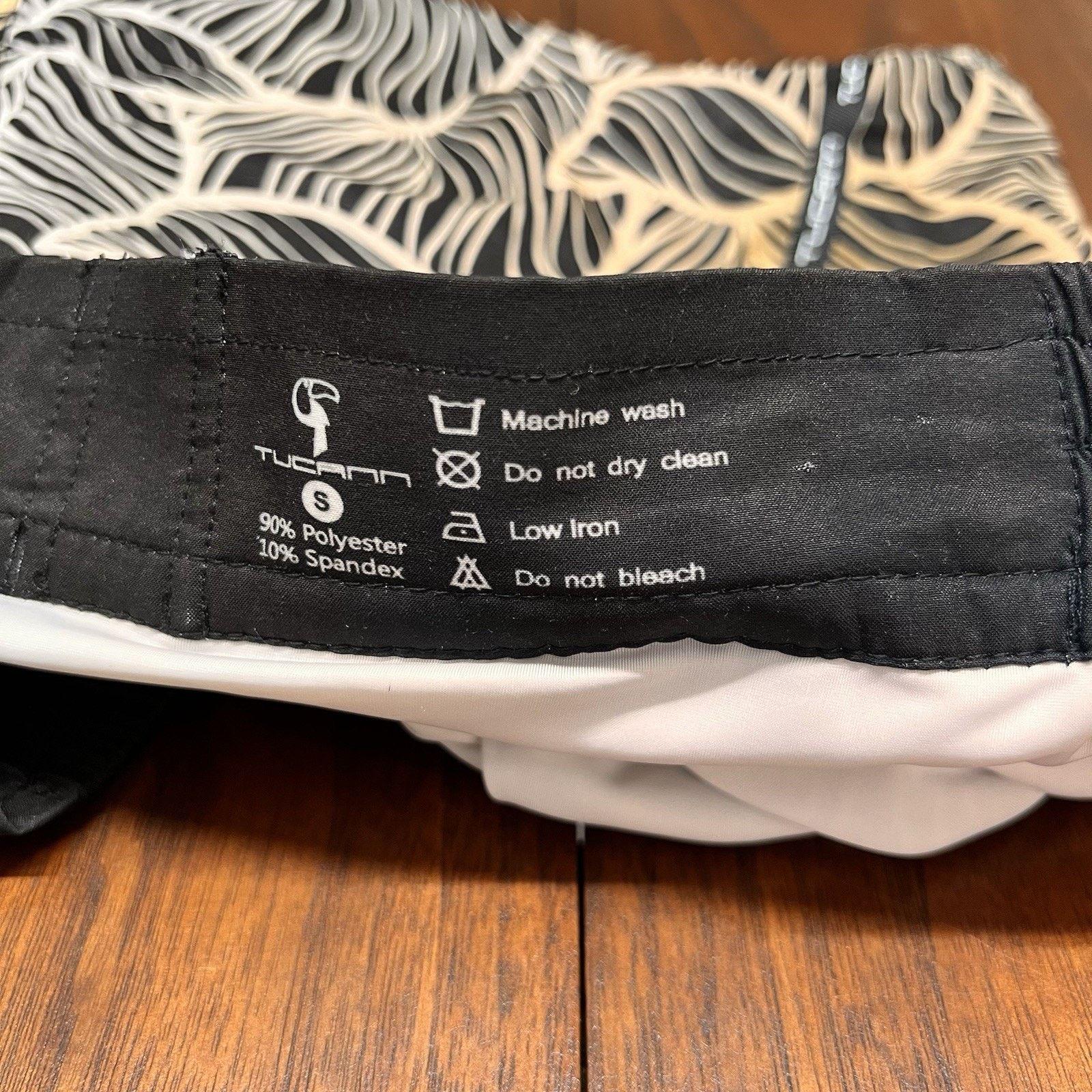 Other Tucann Swim Trunks Men (S) Lined Pocket Black Gold Leaf Size US 28 / EU 44 - 6 Thumbnail