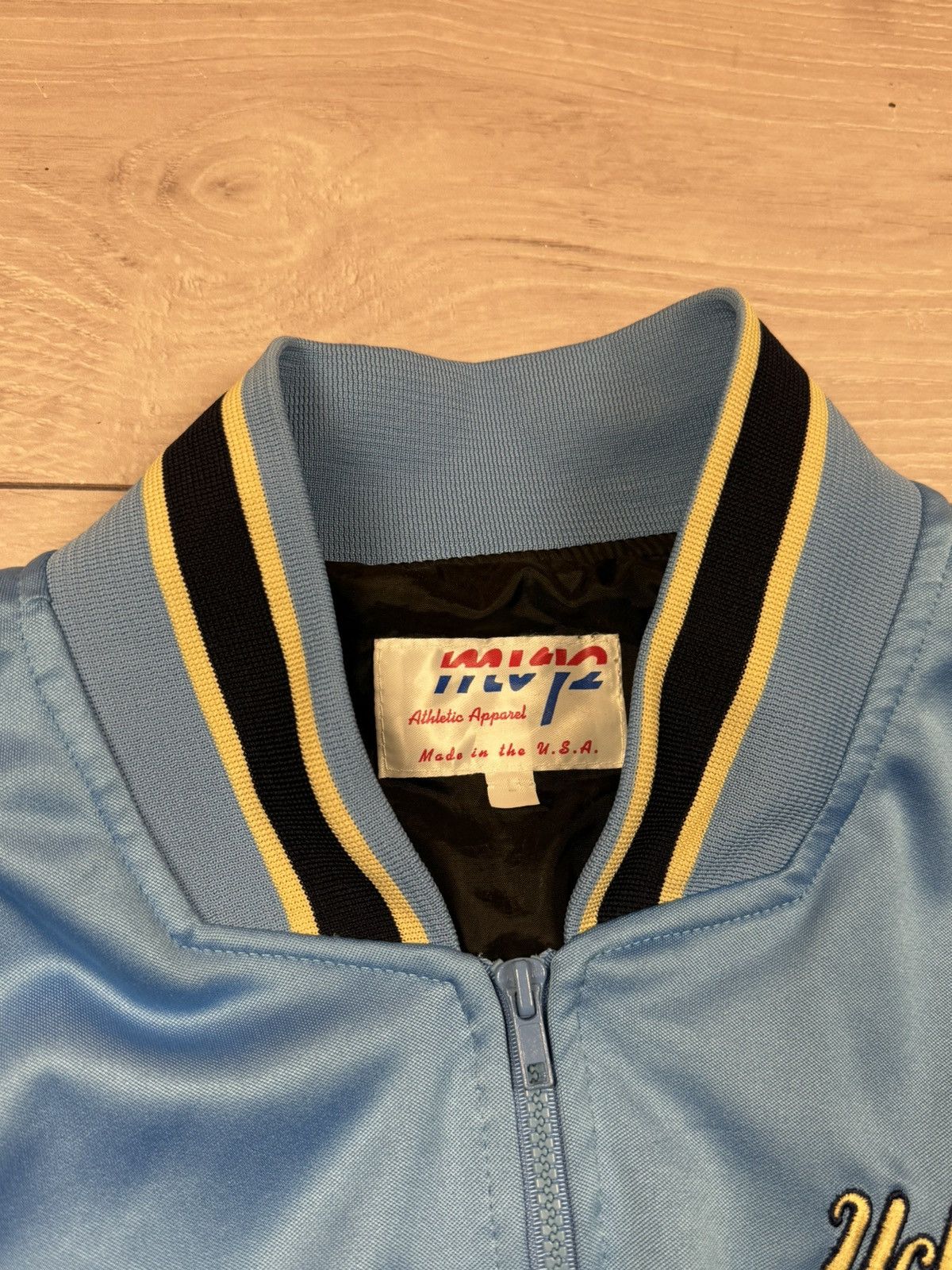 Vintage Vintage UCLA Official Basketball Warm Up Jackets NCAA Size US L / EU 52-54 / 3 - 12 Thumbnail