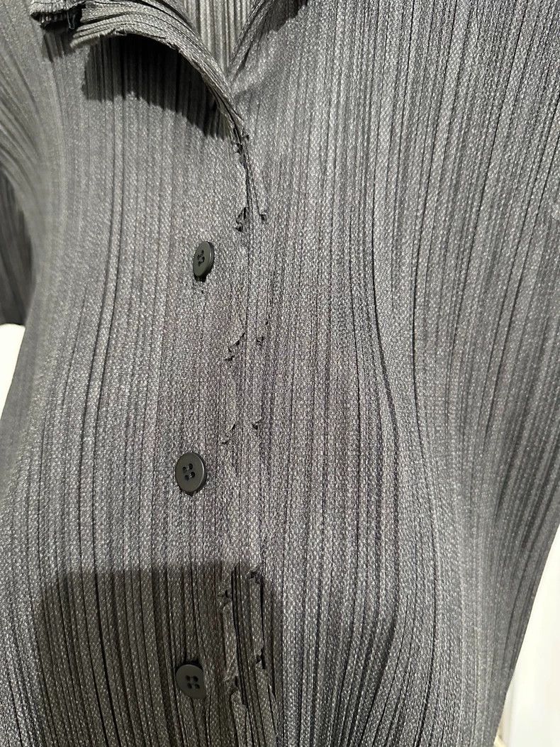 Issey Miyake Issey Miyake size:3 Grey pleated short-sleeved shirt Size M / US 6-8 / IT 42-44 - 5 Thumbnail