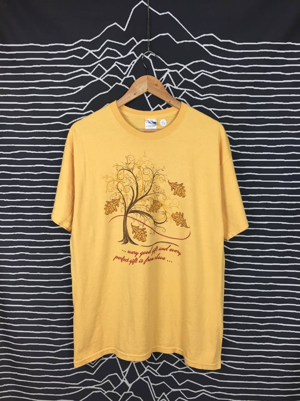 Vintage Every Good Gift And Perfect Gift Is From Above Statement Tee Size US L / EU 52-54 / 3 - 1 Thumbnail