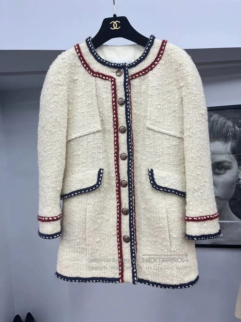 Chanel Chanel White Trimmed Jacket Size 38. Size US M / EU 48-50 / 2 - 1 Thumbnail