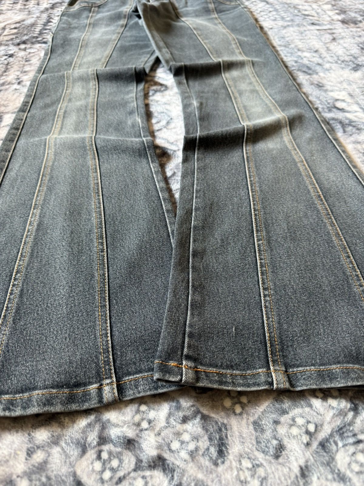 If Six Was Nine Full Heart Japan Tribal Paneled Faded Wash Flared Jeans Size US 27 - 9 Thumbnail