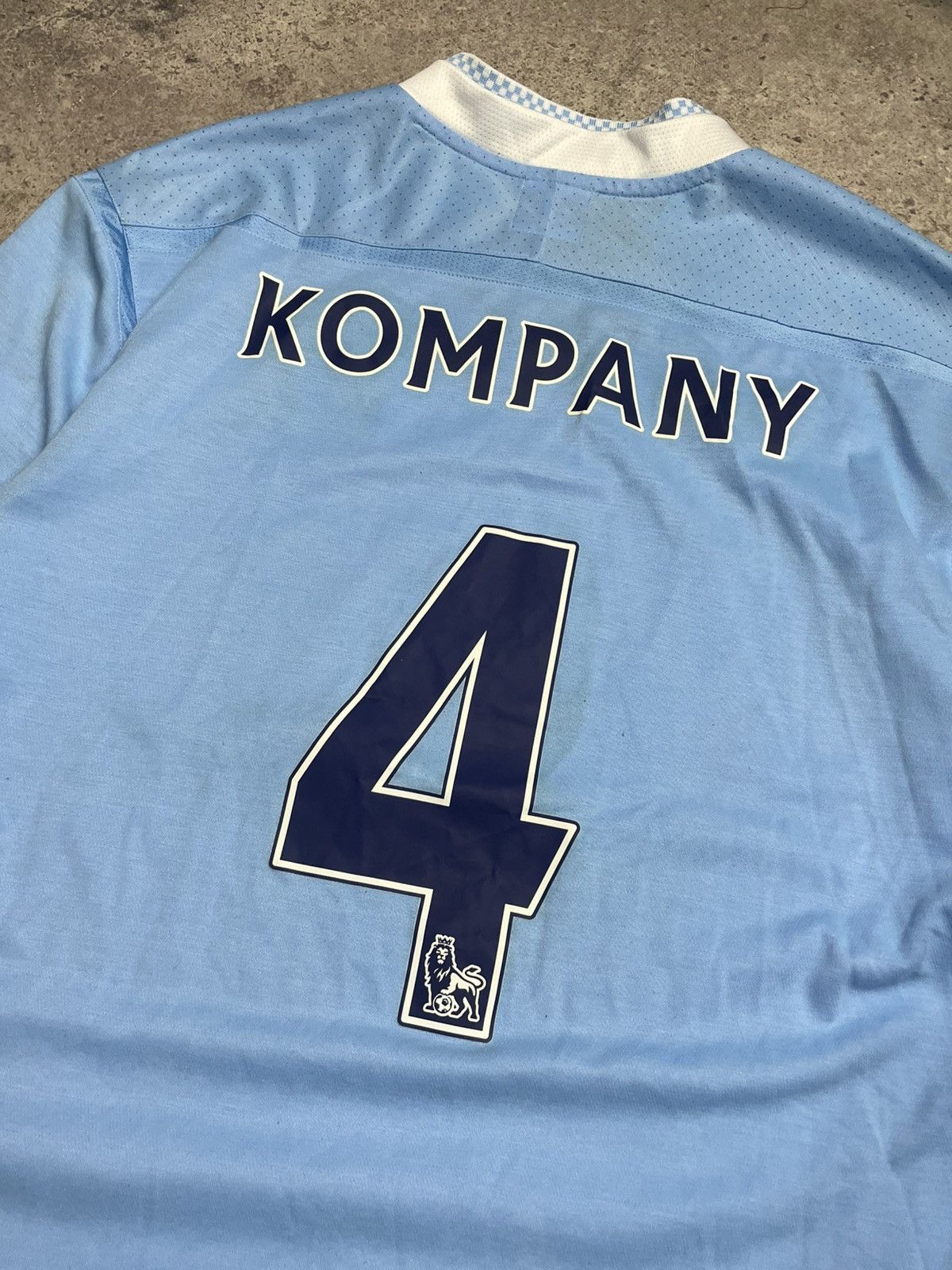 Umbro Rare2011 Manchester City Umbro Jersey Long Sleeve #4 KOMPANY Size US L / EU 52-54 / 3 - 7 Thumbnail