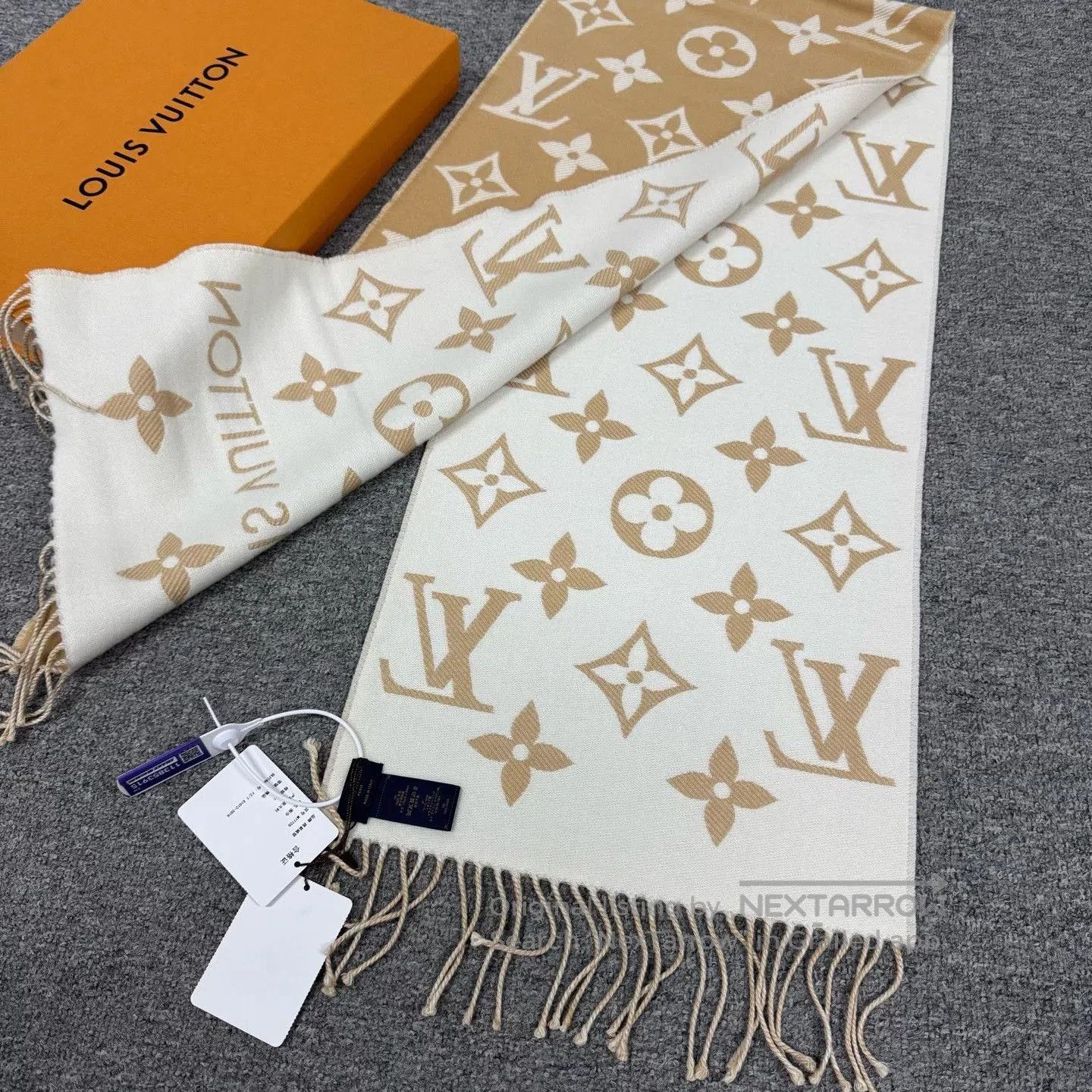 Louis Vuitton Louis Vuitton Reversible Monogram Wool Scarf. Size ONE SIZE - 4 Thumbnail