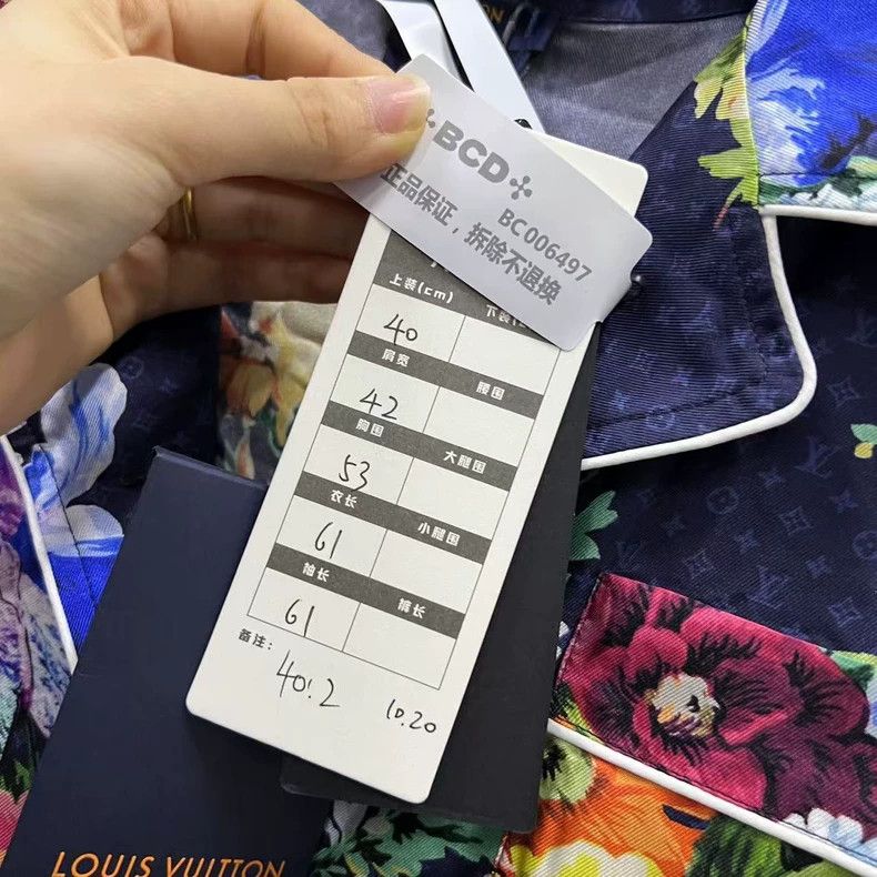Louis Vuitton Louis Vuitton Floral silk logo shirt 2501-Nextarrow Size US XXS / EU 40 - 7 Thumbnail