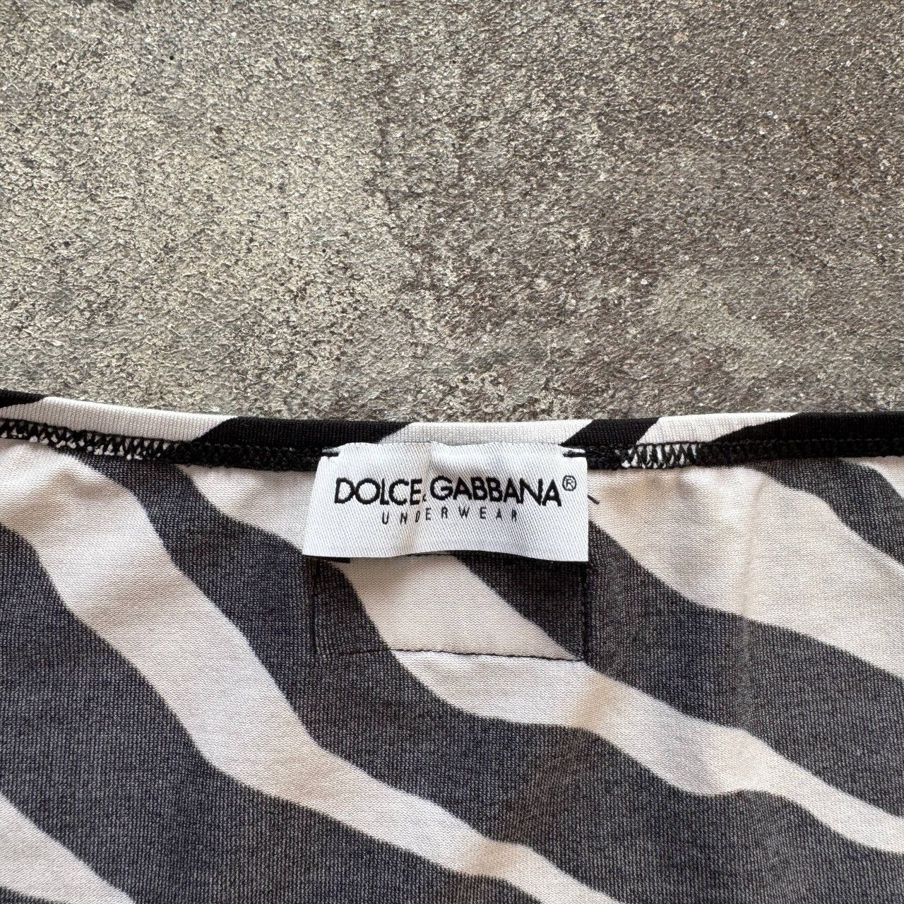 Dolce & Gabbana Dolce & Gabbana Vintage Zebra Print T-Shirt Size L / US 10 / IT 46 - 10 Thumbnail