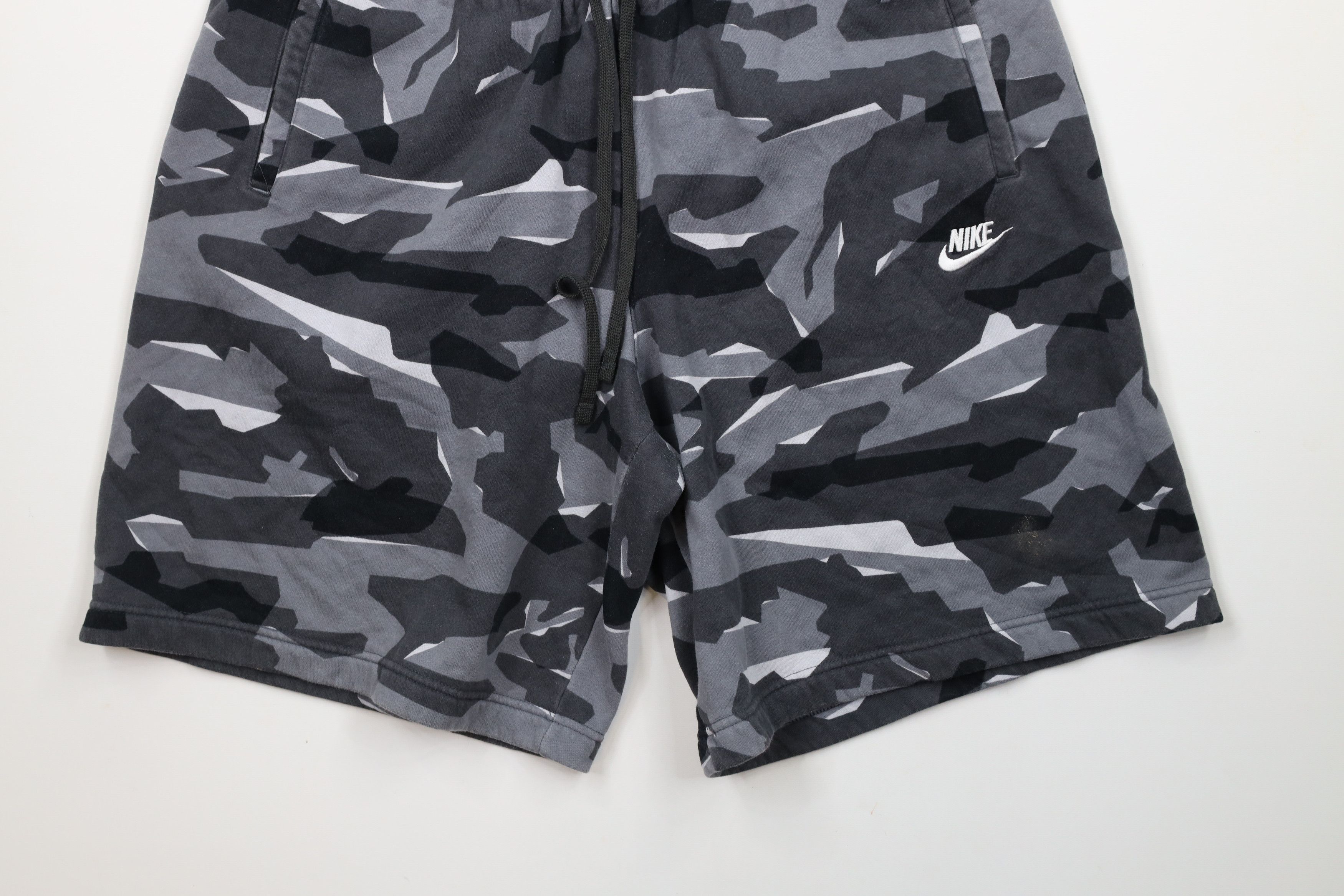 Nike × Vintage Vintage Nike Spell Out Camouflage Sweatpants Shorts Size US 38 / EU 54 - 4 Thumbnail