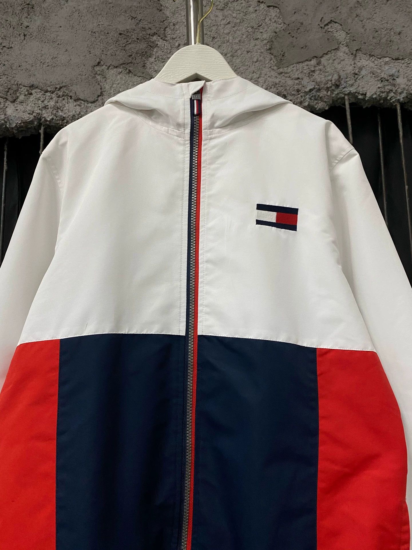 Tommy Hilfiger Tommy Hilfiger zipper jacket size L Size US L / EU 52-54 / 3 - 3 Thumbnail