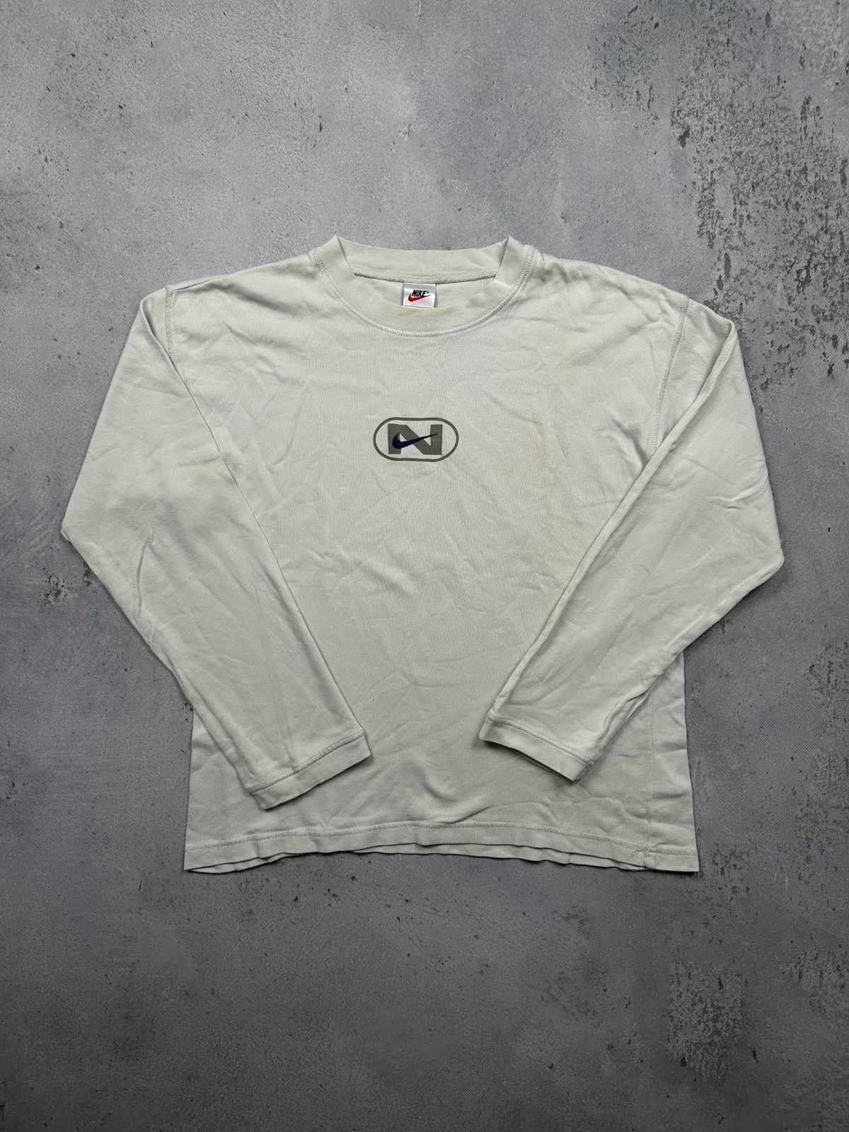 Nike Vintage Crewneck Nike Longsleeve center swoosh y2k logo USA Size US L / EU 52-54 / 3 - 1 Thumbnail