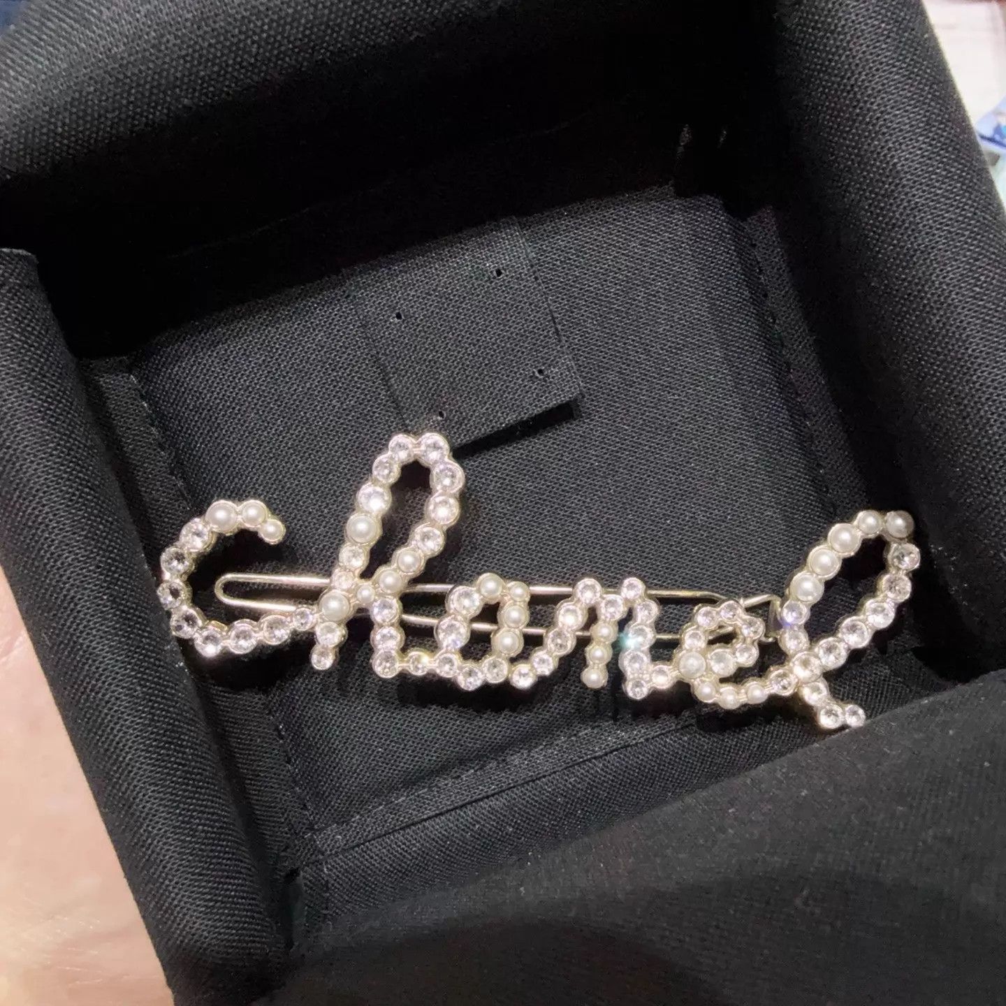Chanel CHANEL Crystal & Pearl Hair Clip (New, Boxed) Size ONE SIZE - 3 Thumbnail