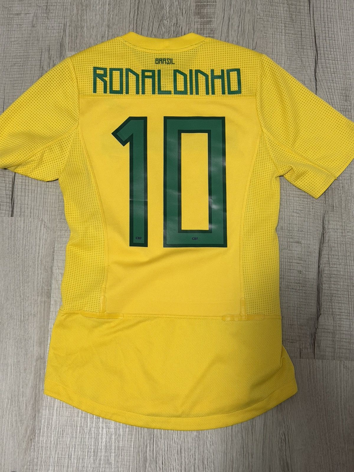 Nike Authentic Ronaldinho Brazil Jersey Player Version RARE Size US S / EU 44-46 / 1 - 2 Thumbnail