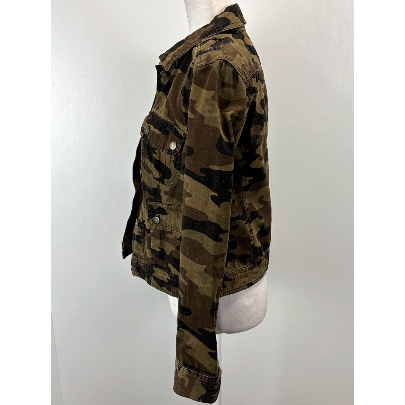 Vince Vince Camouflage Denim Jacket Women's Jean Jacket Size 6 Multicolor Short Button VGUC Military Inspired Size 28" / US 6 / IT 42 - 2 Thumbnail
