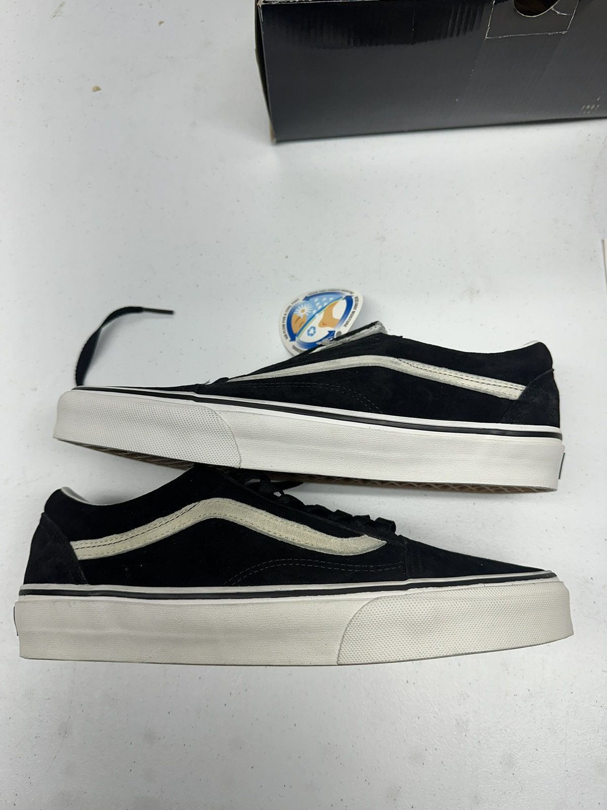 Vans Vans Old Skool Reissue Pig Suede Black size 9 Size US 9 / EU 42 - 2 Thumbnail